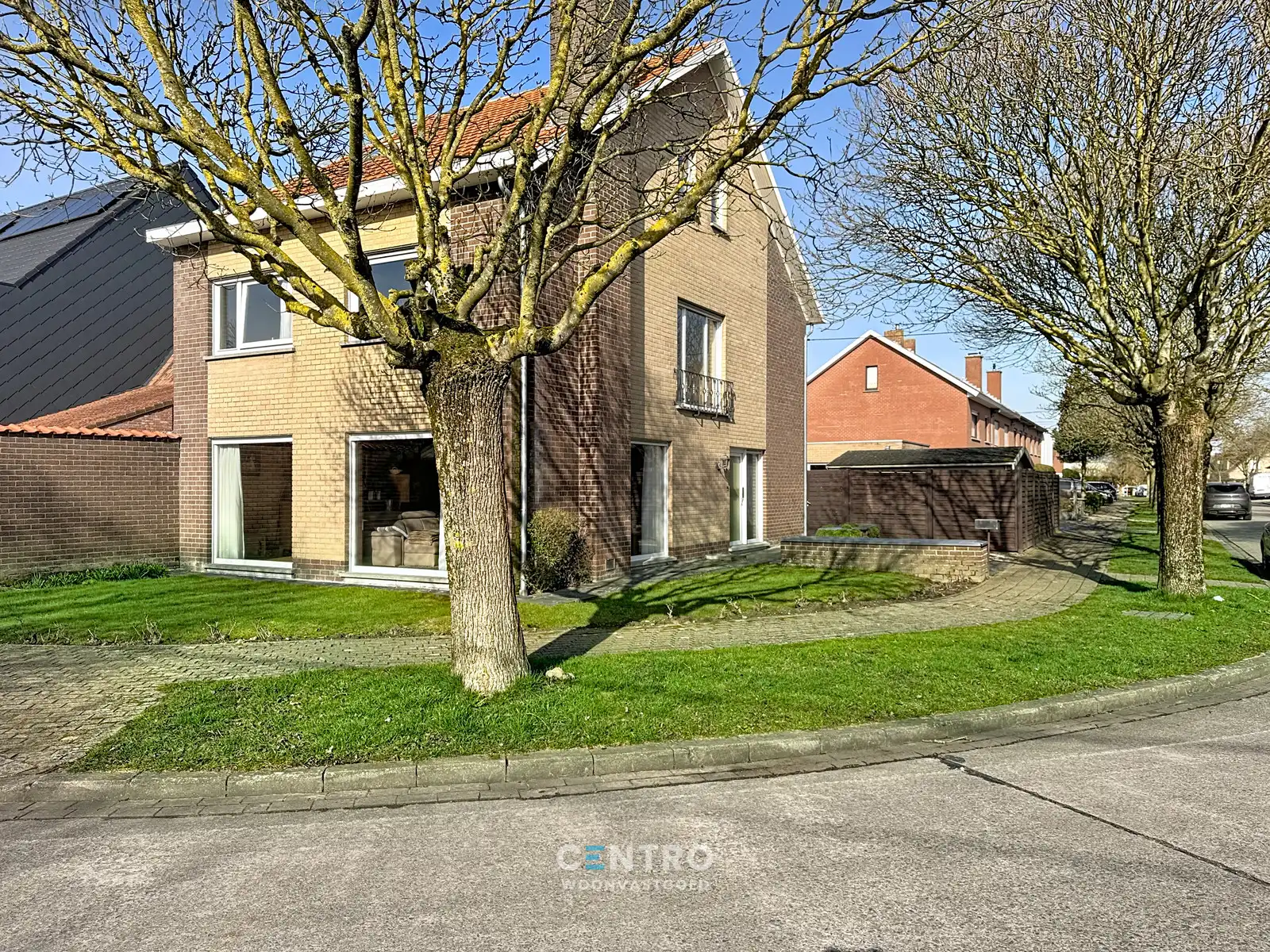 Interessante woning te Oekene met 5 slpks, garage én 4 parkeerplaatsen! foto 2