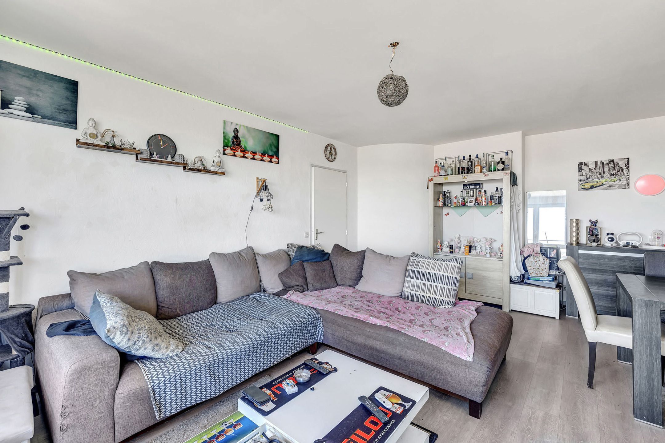 Gerenoveerd appartement met twee slaapkamers in Aalst foto 3
