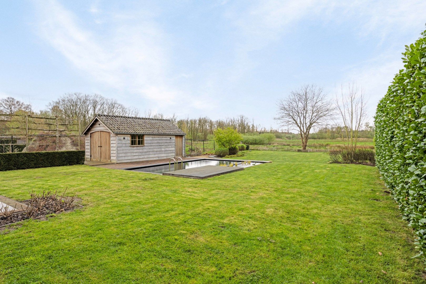 Ruim ingedeelde kwalitatieve villa op 12 are met adembenemd zicht op achterliggend groen. foto 44