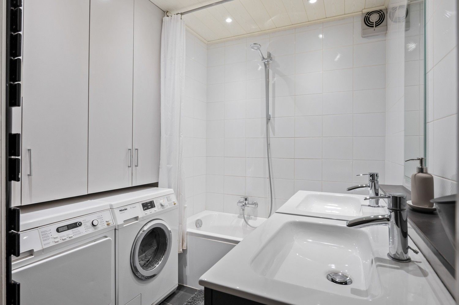 Ruim appartement met 3 slaapkamers en terras in Deurne! foto 13