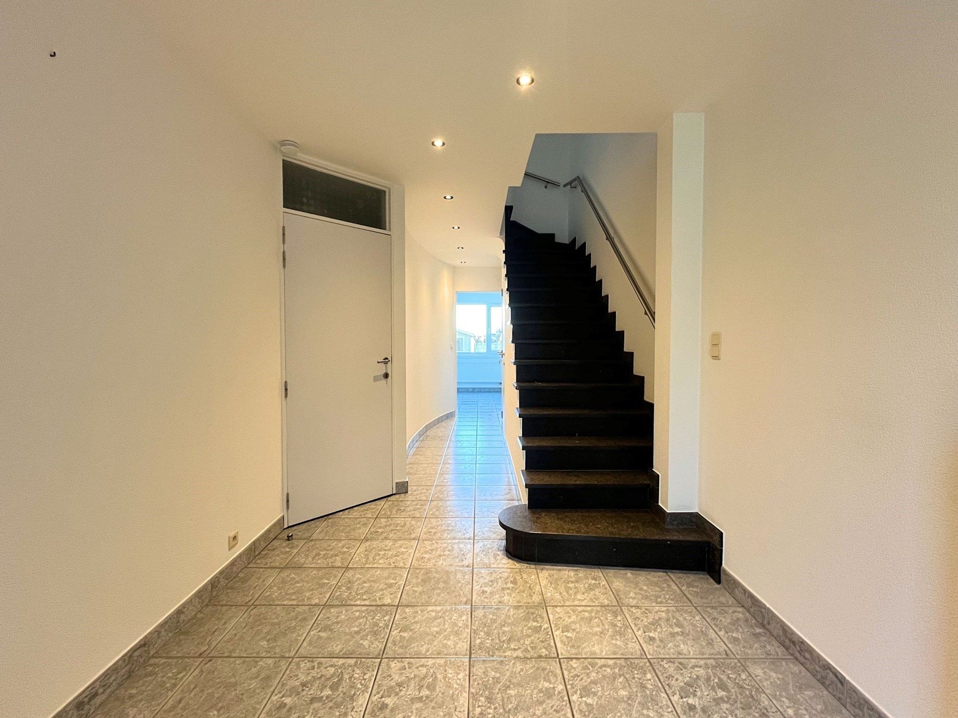 Leuke bel-étage woning met garage te Knokke foto 10