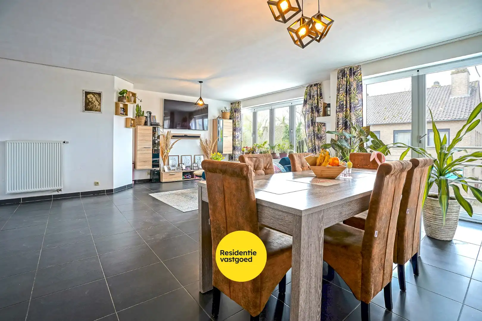 Recent appartement met privatieve tuin (346m²)  en ruim terras (40m²) in het centrum van Woumen! foto 6