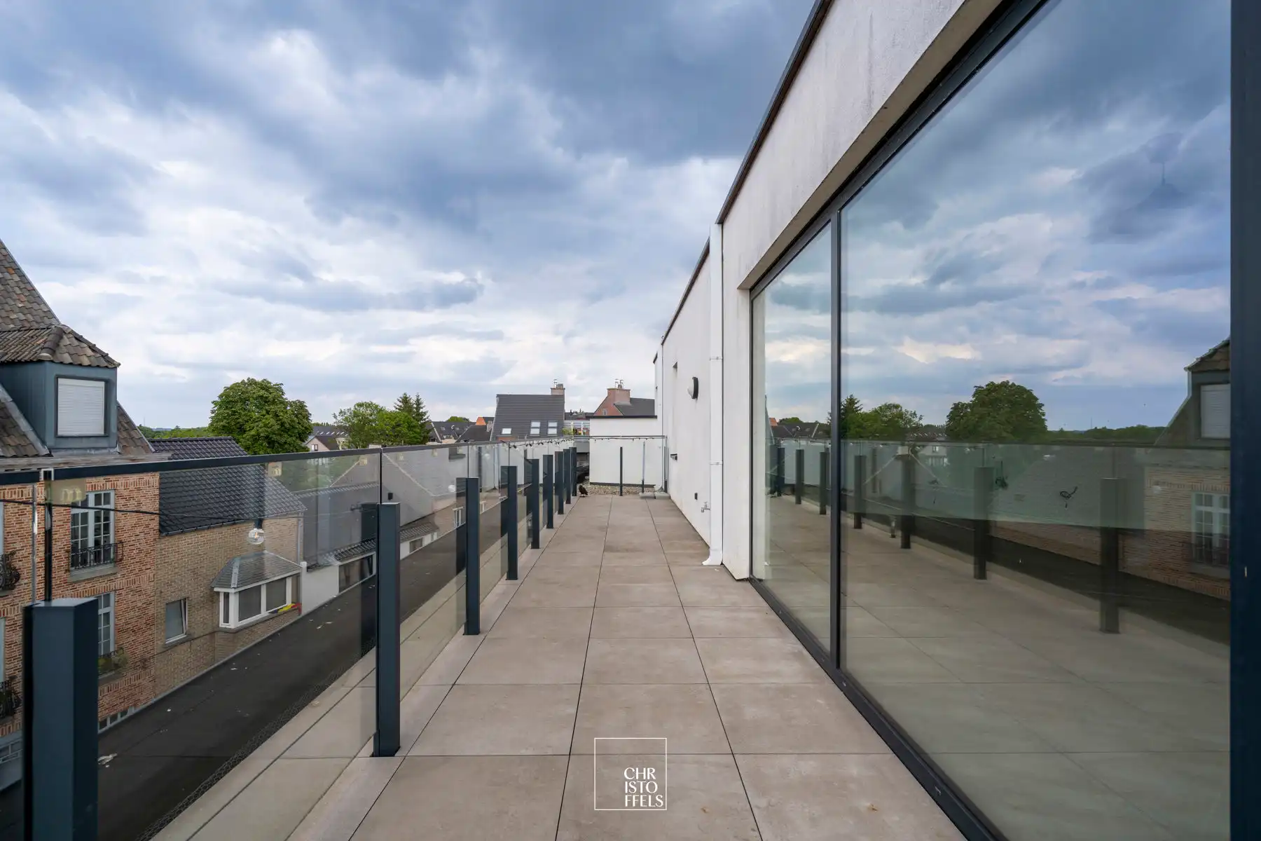 Stijlvol penthouse (111m²) met ruim terras in centrum Lanaken!  foto 3