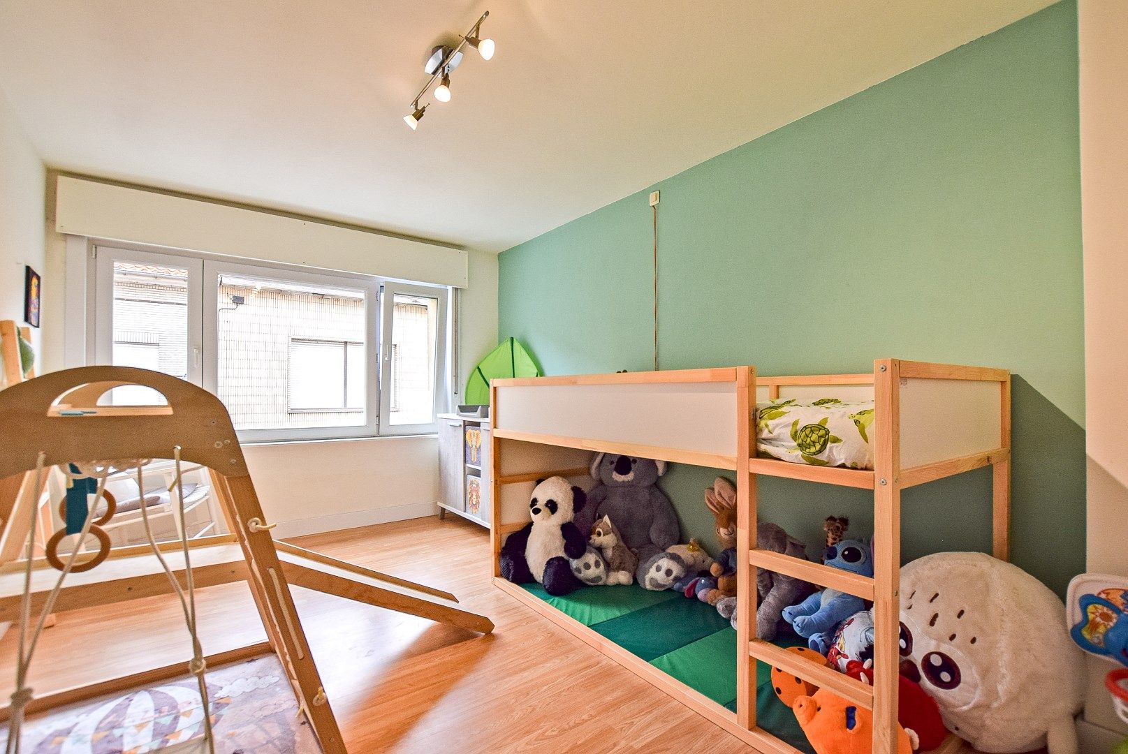 Instapklare rijwoning met 3 slaapkamers en tal van mogelijkheden. foto 8