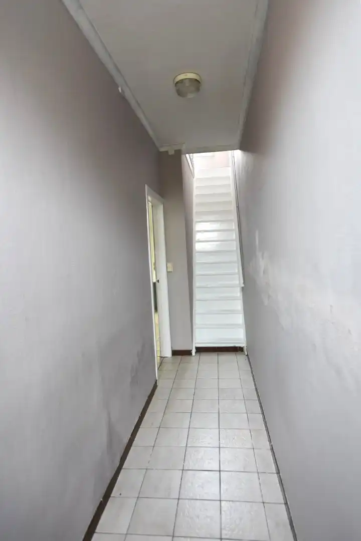 Te renoveren rijwoning met goeie ligging foto 3