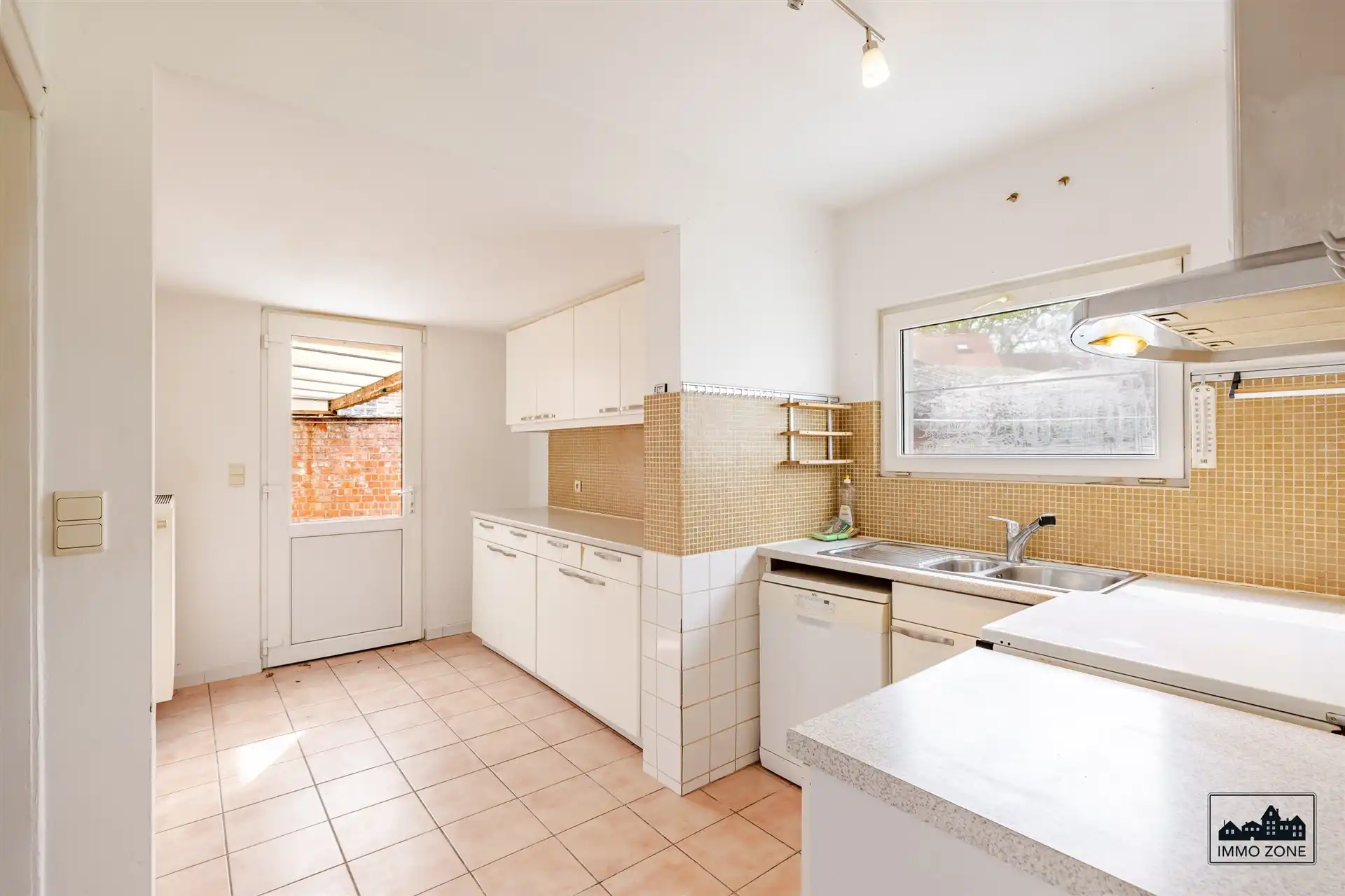 Ruime woning met tuin en garage in Hamme foto 7