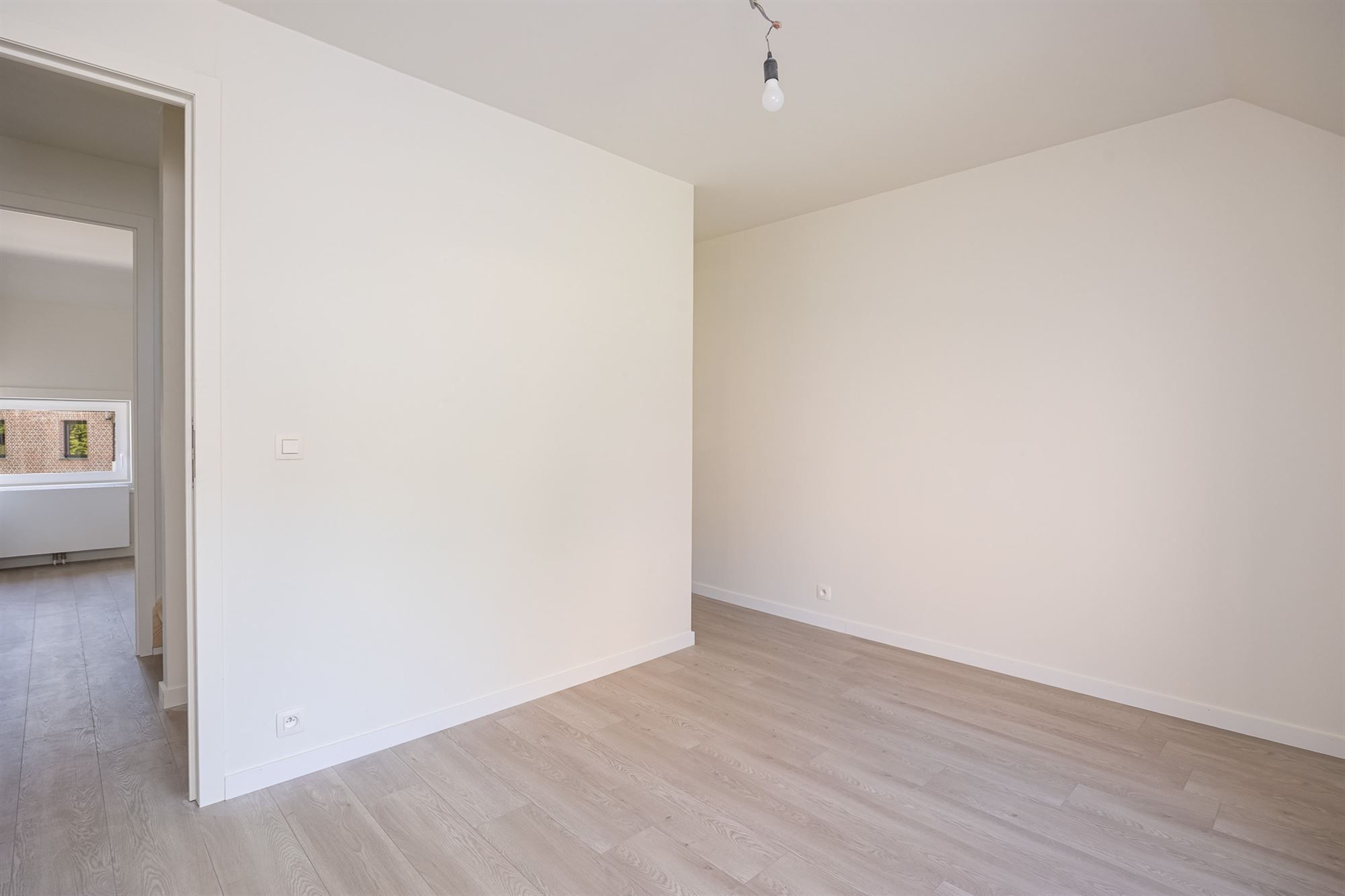 Totaal gerenoveerd huis met tuin en drie slaapkamers foto 12