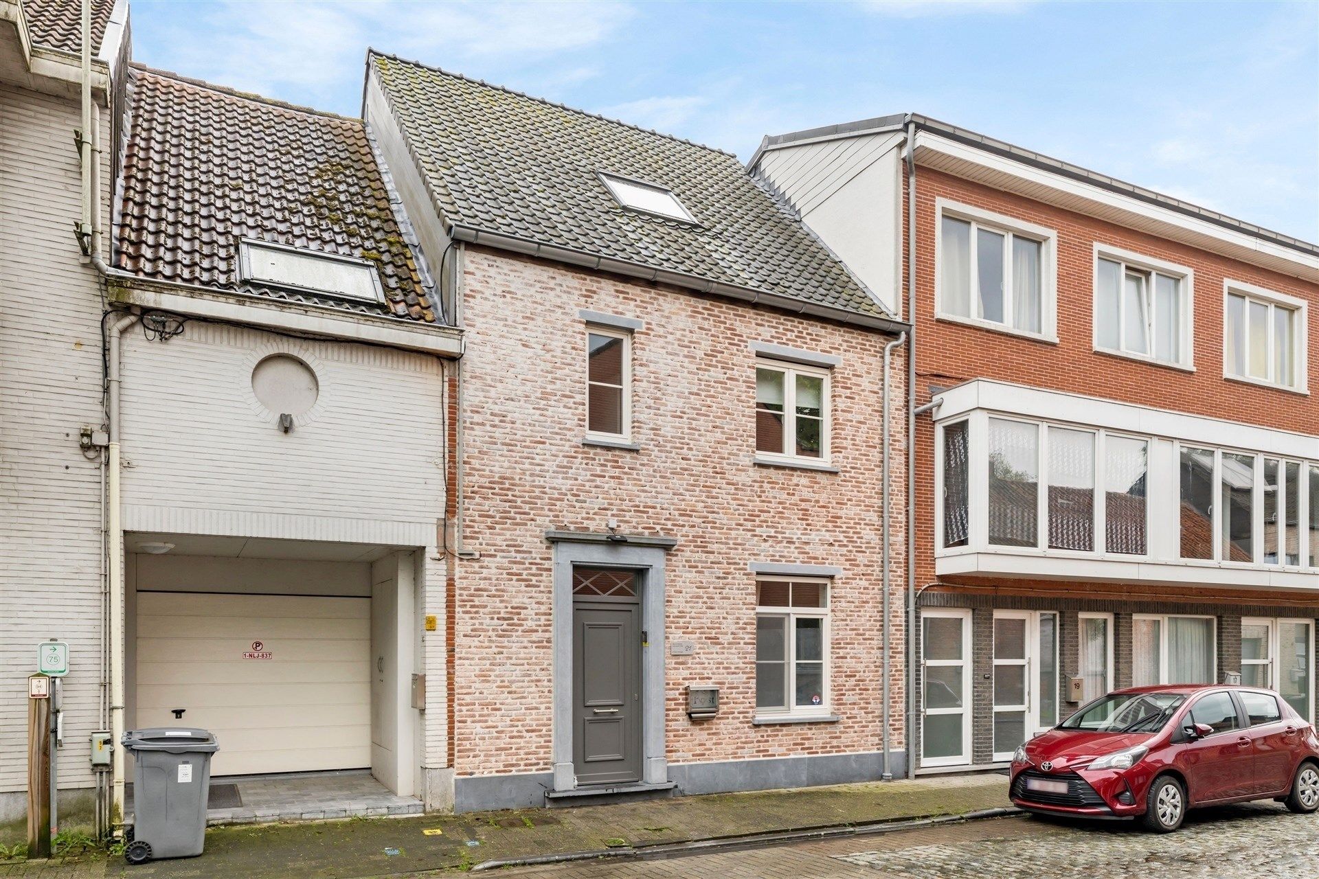 Recente woning met 4 slaapkamers en zonnige tuin gelegen in het hartje van Meerdonk foto 1