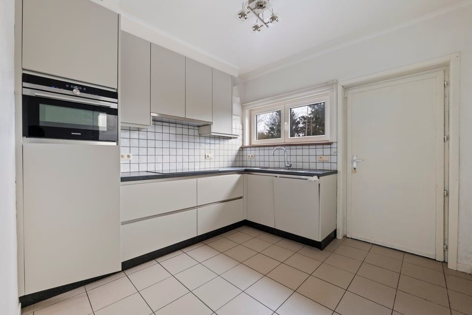 HANDELSHUIS MET PARKING OP EEN TOPLOCATIE IN LINTER foto 13