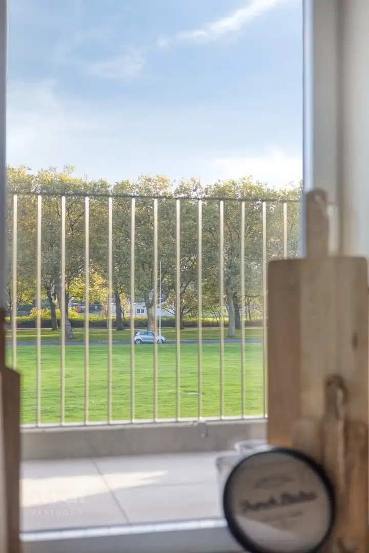 TE HUUR: Zonnig appartement op Linkeroever inclusief autostaanplaats foto 9