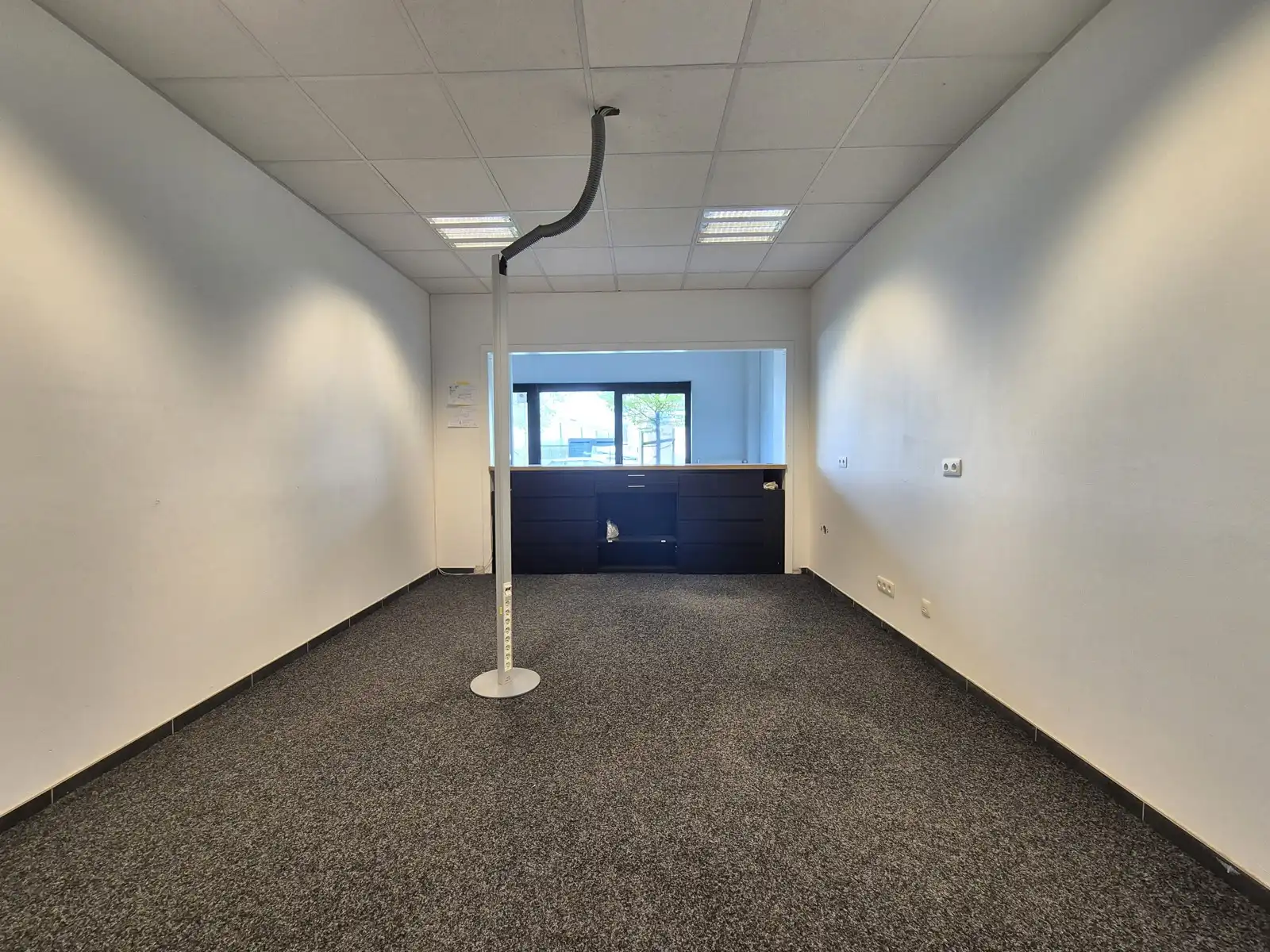 Magazijn 1030m² met  laadkade en 154m² kantoor op topligging foto 10