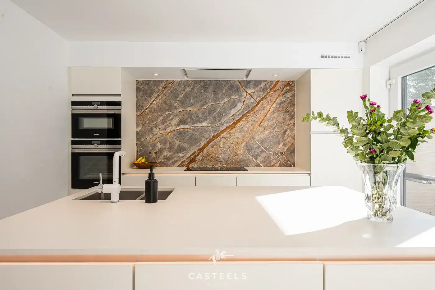 Exclusieve, hoogwaardig afgewerkte BEN-woning in kindvriendelijke buurt te Wondelgem foto 3