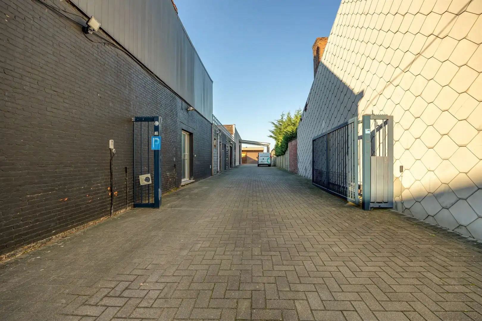 Handelspand met appartement, magazijn én hangar foto 25
