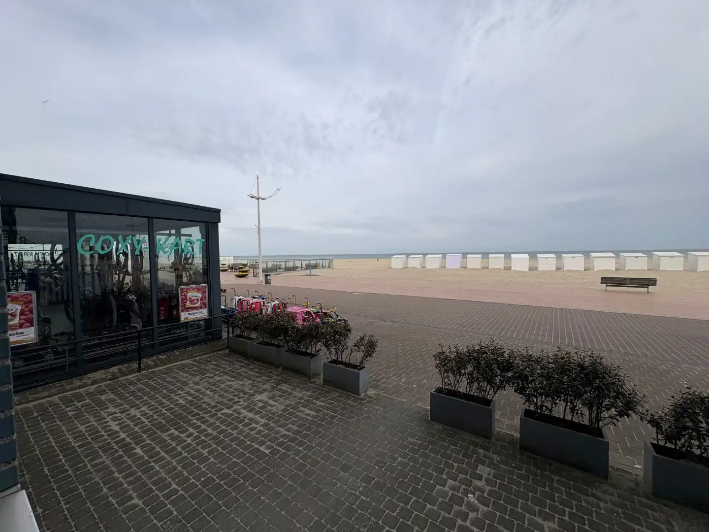 Gelijkvloers appartement te koop op de zeedijk van Koksijde foto 20