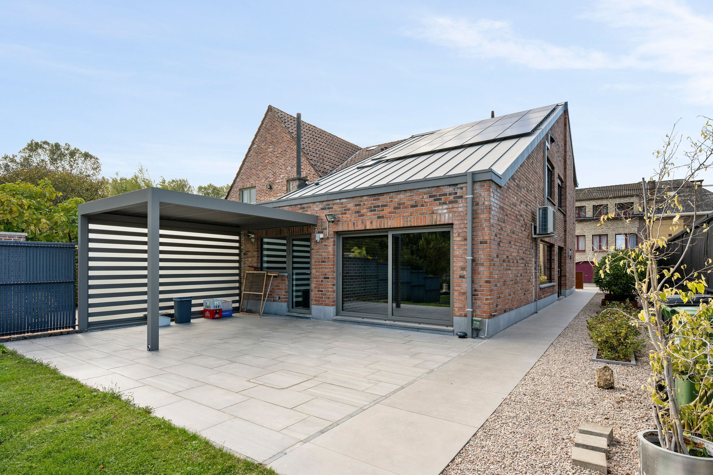 GERENOVEERDE WONING MET ADEMBENEMENDE VERGEZICHTEN foto 9