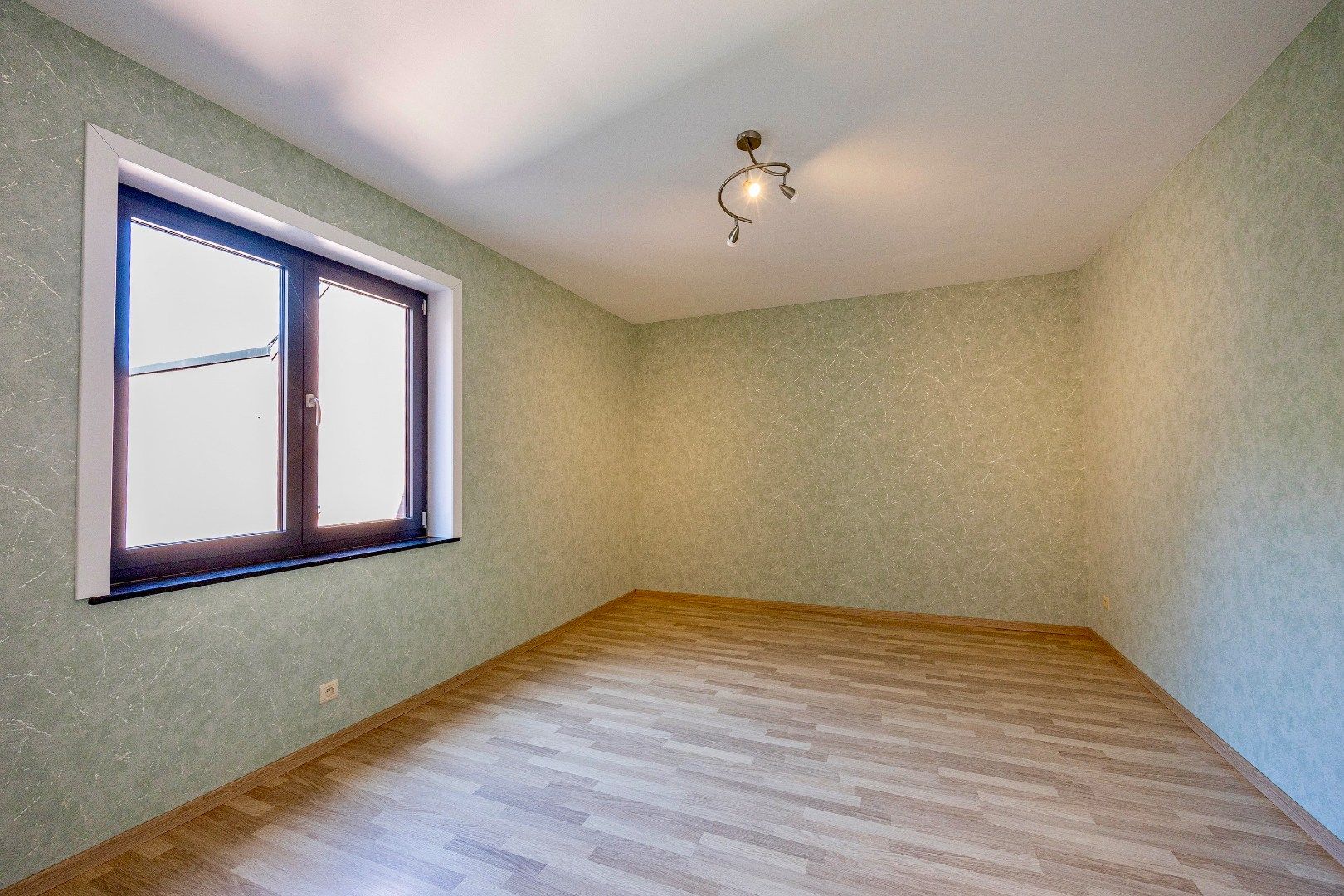 Instapklaar en energiezuinig appartement met 2 slpk te Buizingen. foto 14
