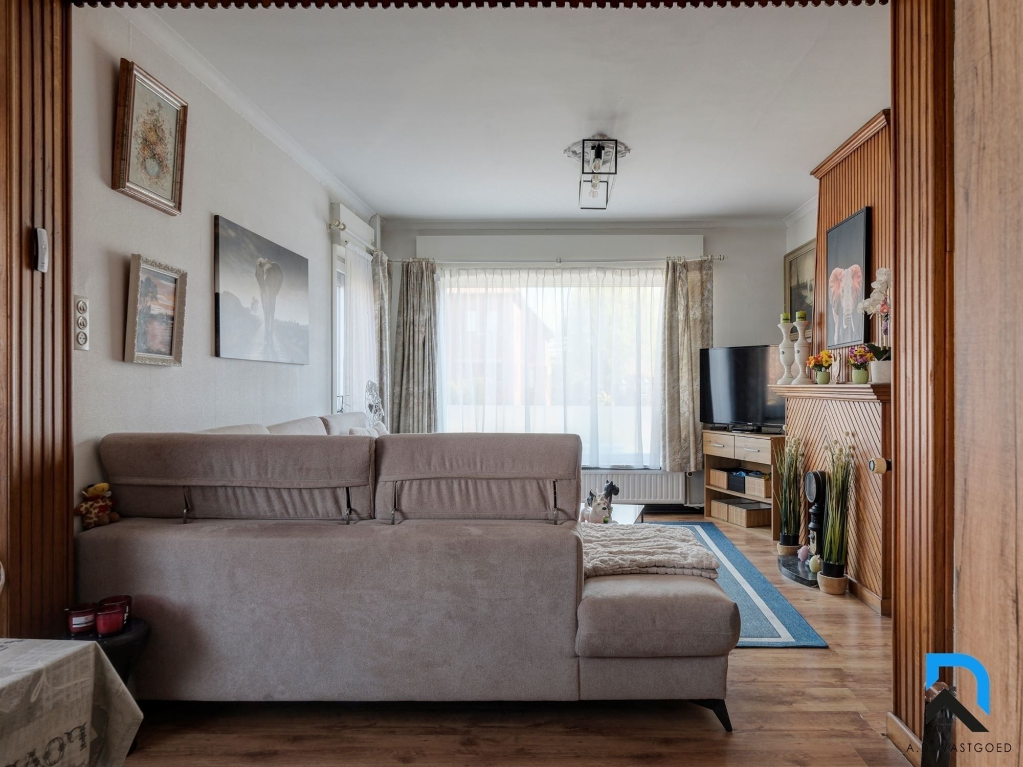 Ruime woning met grote tuin en dubbele garage foto 8
