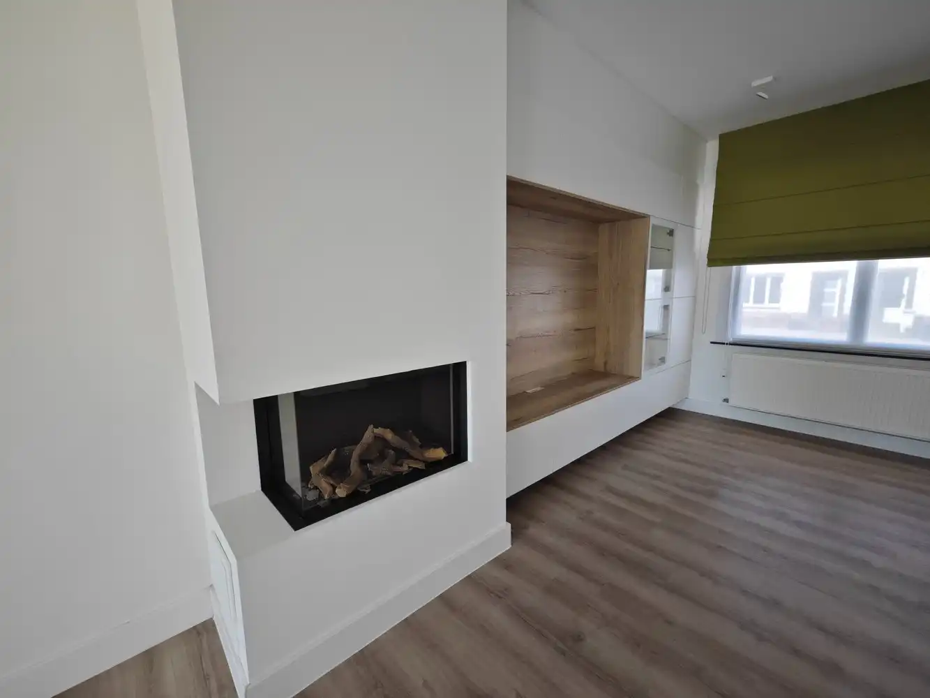 Volledig gerenoveerde stadswoning met 3 slpks en voll. aangelegde tuin foto 10