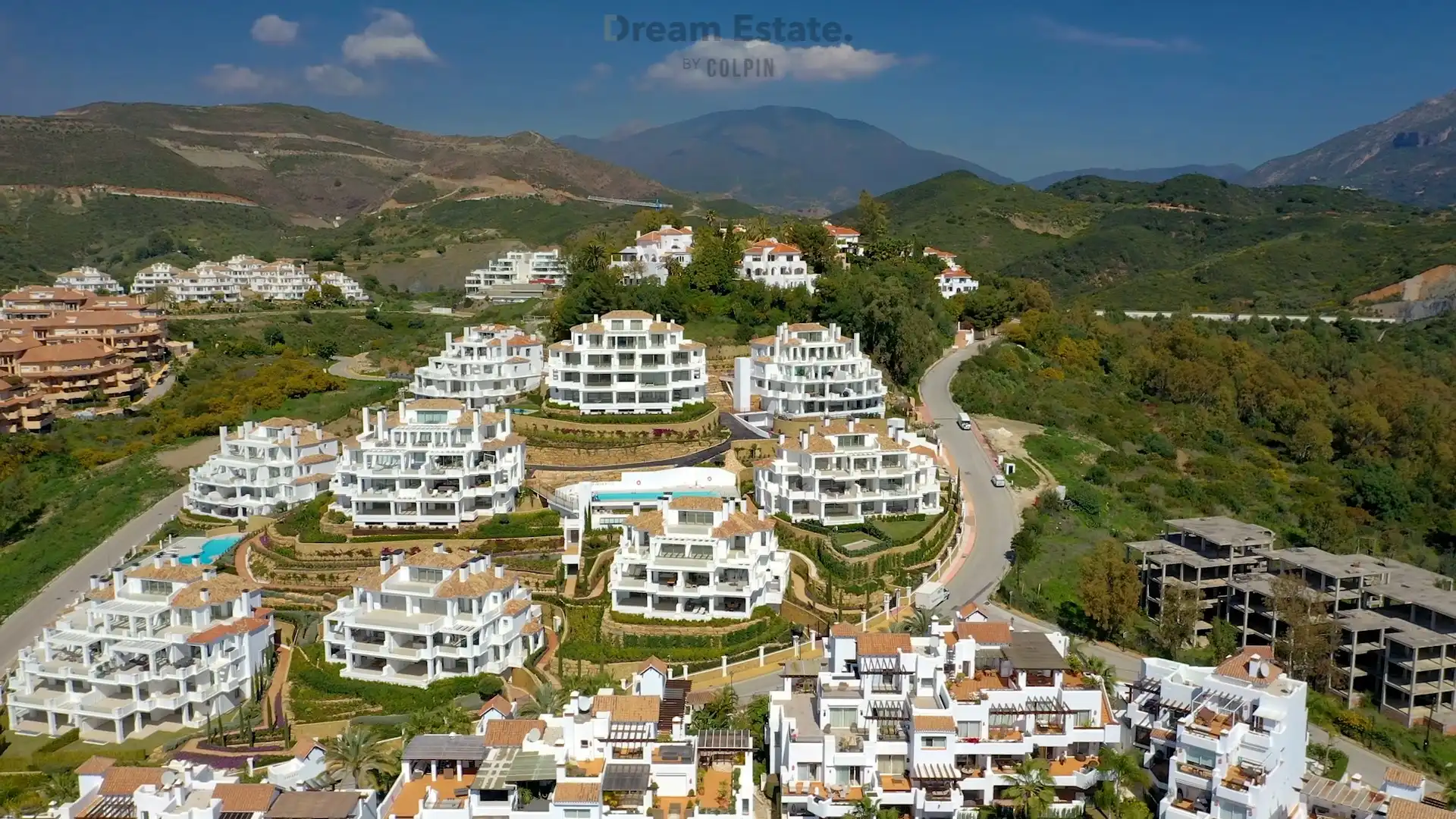 Uitzonderlijk ruim appartement te Nueva Andalucia, Marbella foto 3