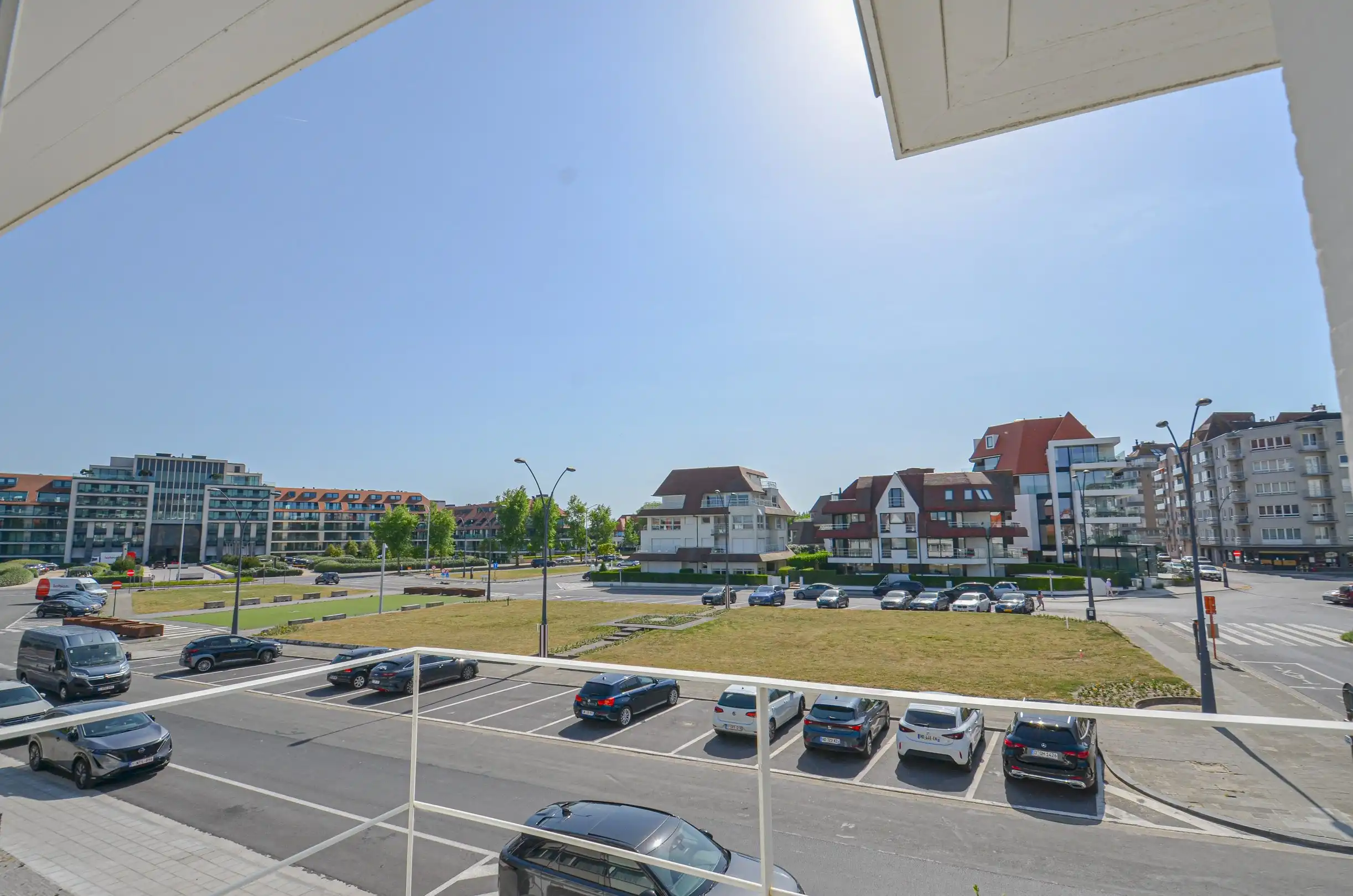 Exclusieve villa: Uitzonderlijk volledig gerenoveerde villa met frontaal zeezicht. foto 34