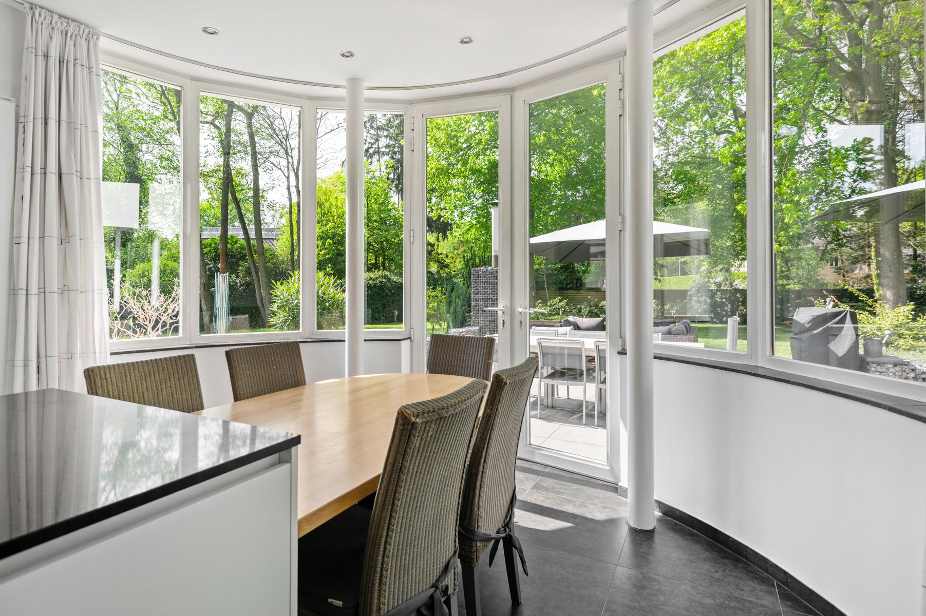 Moderne en energiezuinige villa op ca. 2.035 m². foto 11