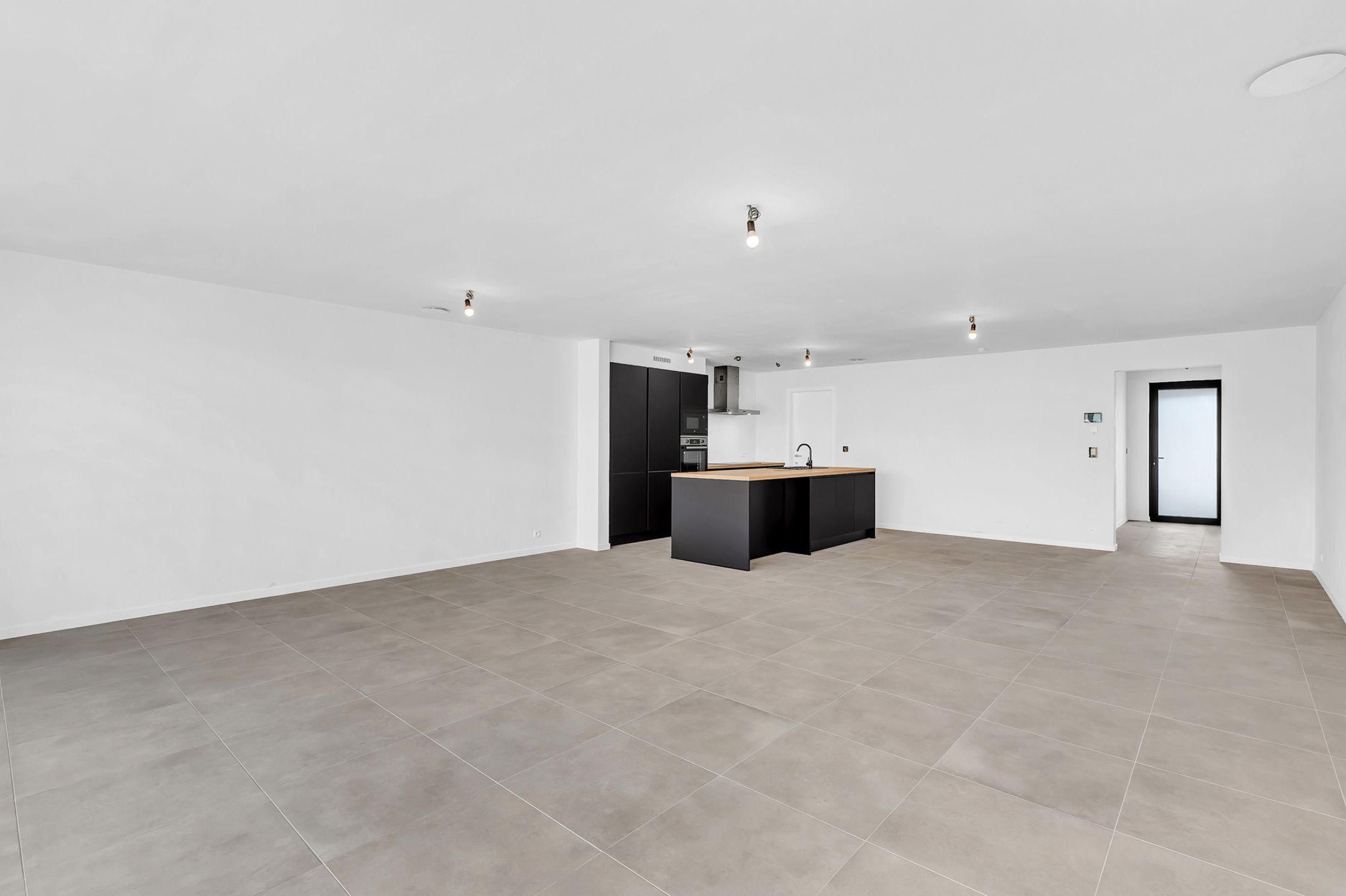 Prachtige ruime nieuwbouwwoning in Outer foto 3