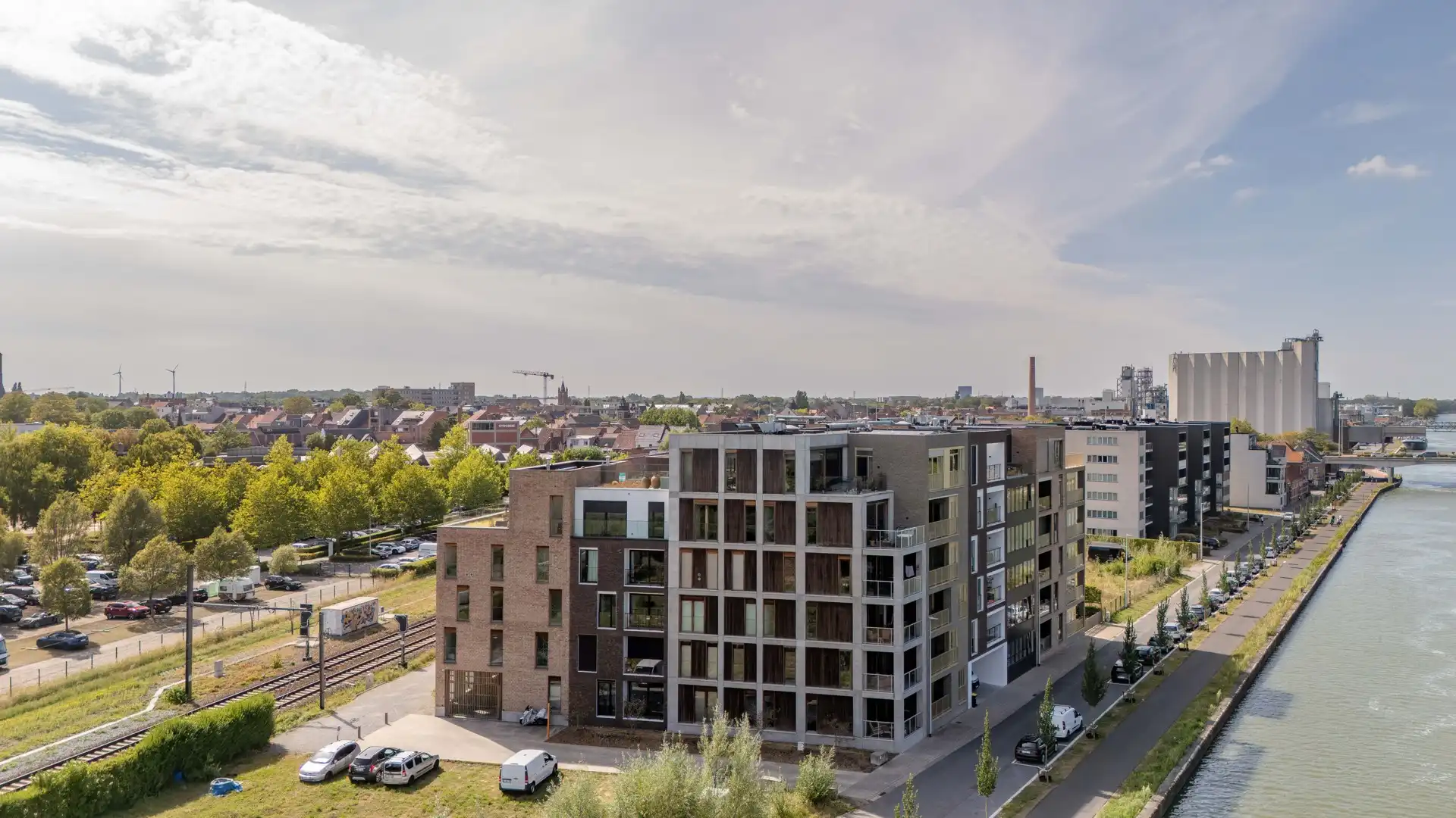 Prachtig penthouse met 3 slaapkamers en adembenemend uitzicht in Izegem foto {{pictureIndex}}