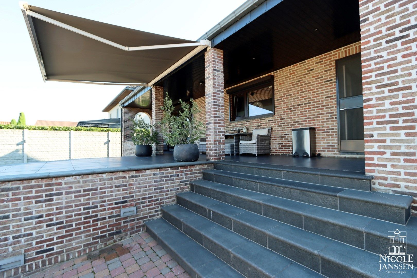 Instapklare gezinswoning met drie slaapkamers, twee badkamers, grote kelder en vrijstaande garage foto 22