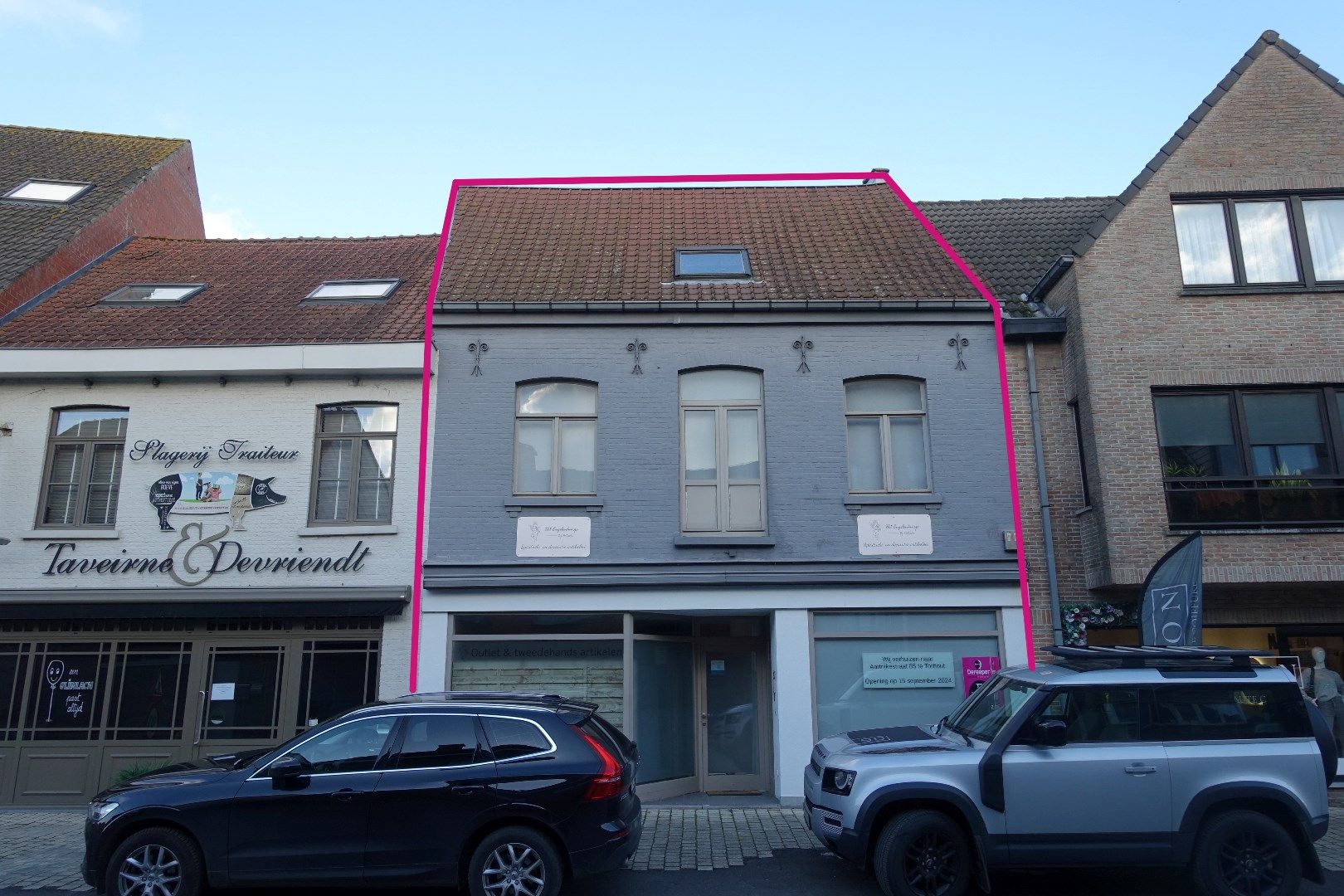 Te Huur: Handelszaak met Woonst aan de Groenestraat 35 in Zedelgem foto {{pictureIndex}}