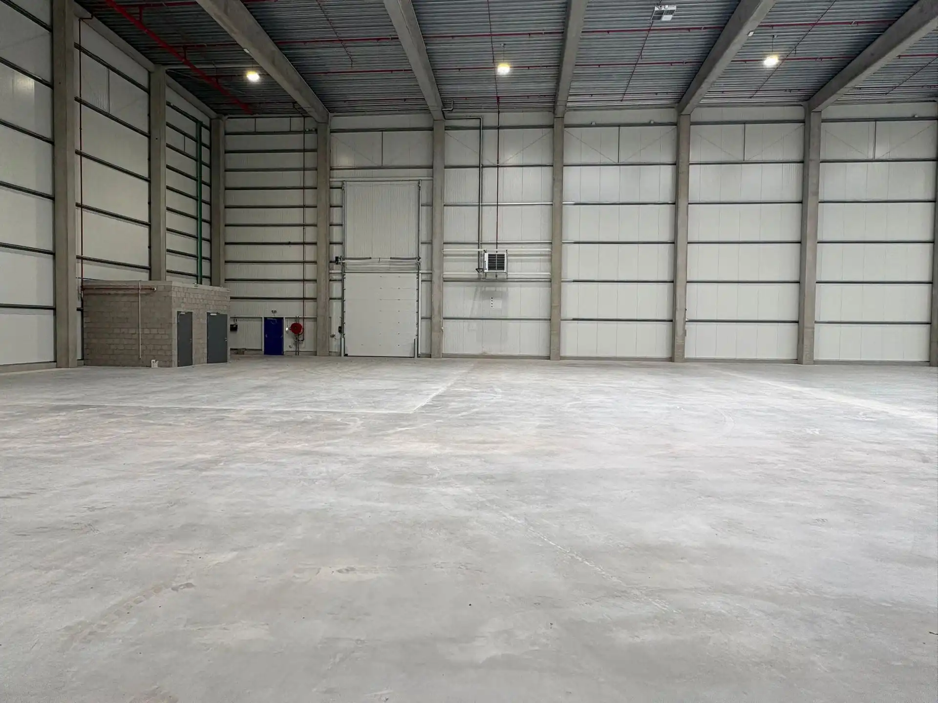 Nieuwbouw magazijn van 6.444m² met 5 los- en laadkades te huur. foto 9