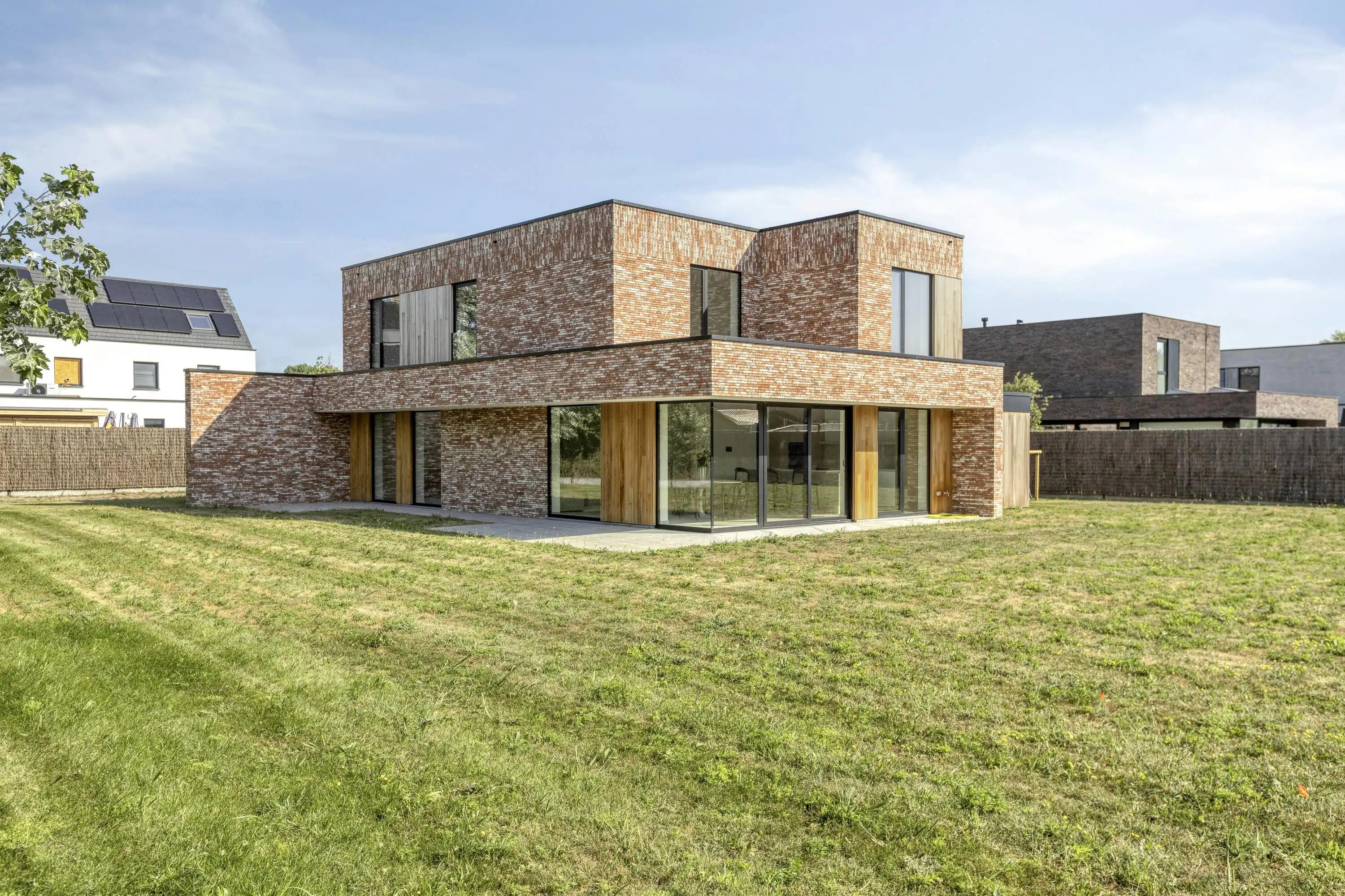 Nieuwbouwvilla met 4 slaapkamers op 1361m² grond foto 24