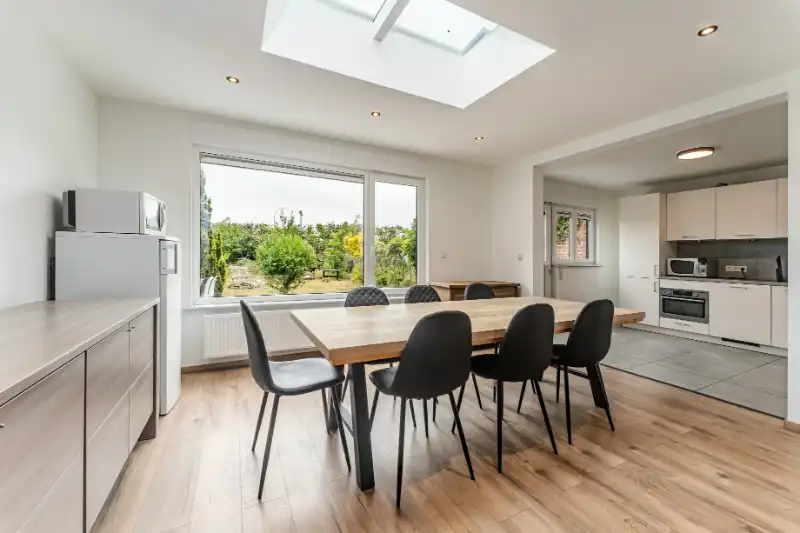 Ruime gezinswoning met 7 slaapkamers foto 3