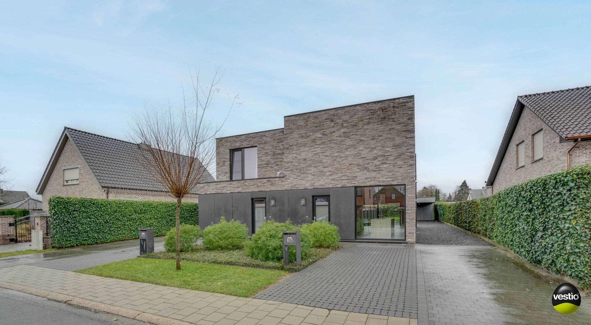 MODERNE BEN-WONING MET 3 SLAAPKA%MERS OP RUSTIGE LOCATIE IN OPOETEREN foto {{pictureIndex}}