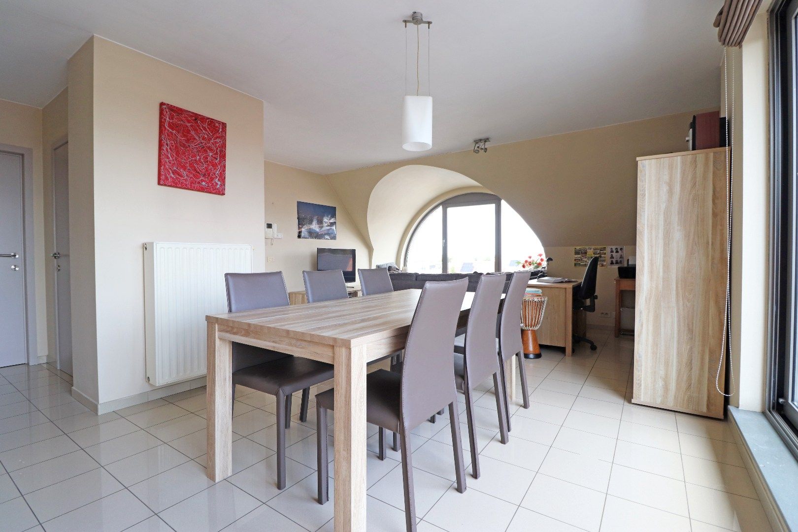 Centraal gelegen appartement met mooi zicht foto {{pictureIndex}}