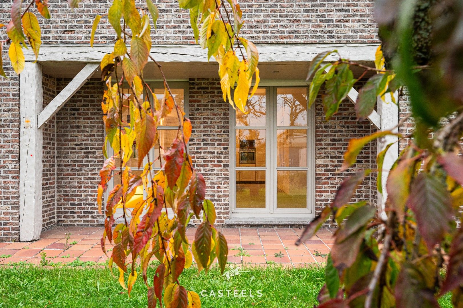 Ruime gerenoveerde villa met grote tuin te Staden te koop foto 3