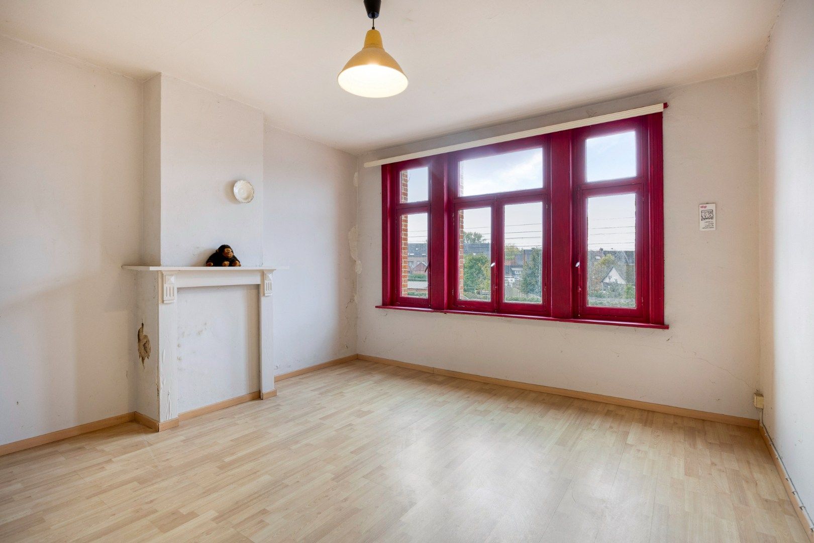 Te renoveren woning langs het centrum van Mol !  foto 13