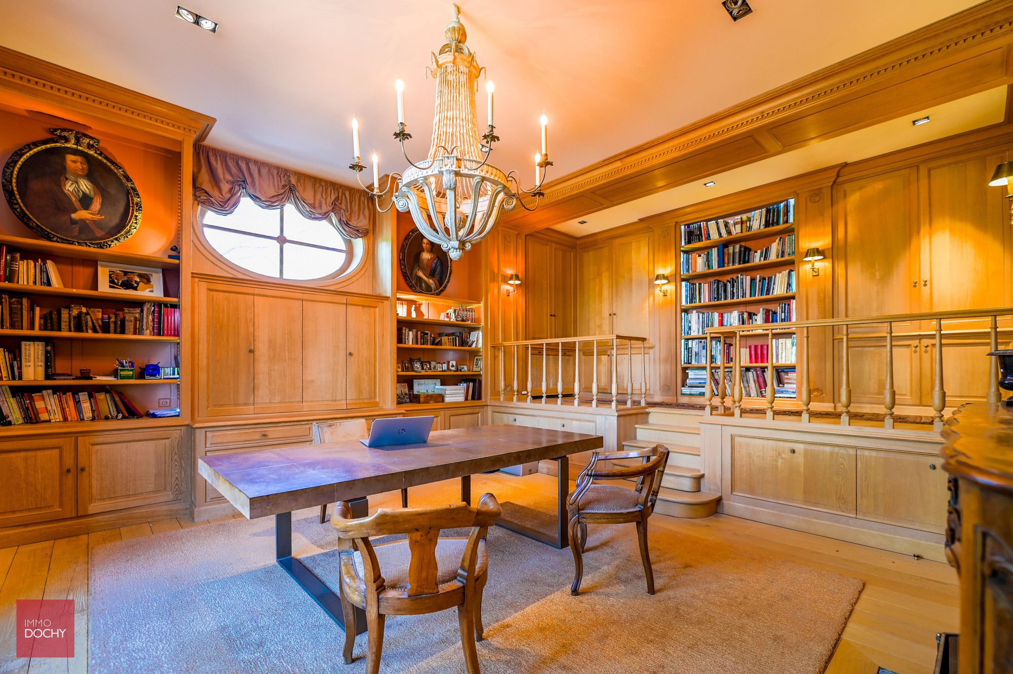 Klassevolle manoir met zicht op kerk van St. Bavo foto 16