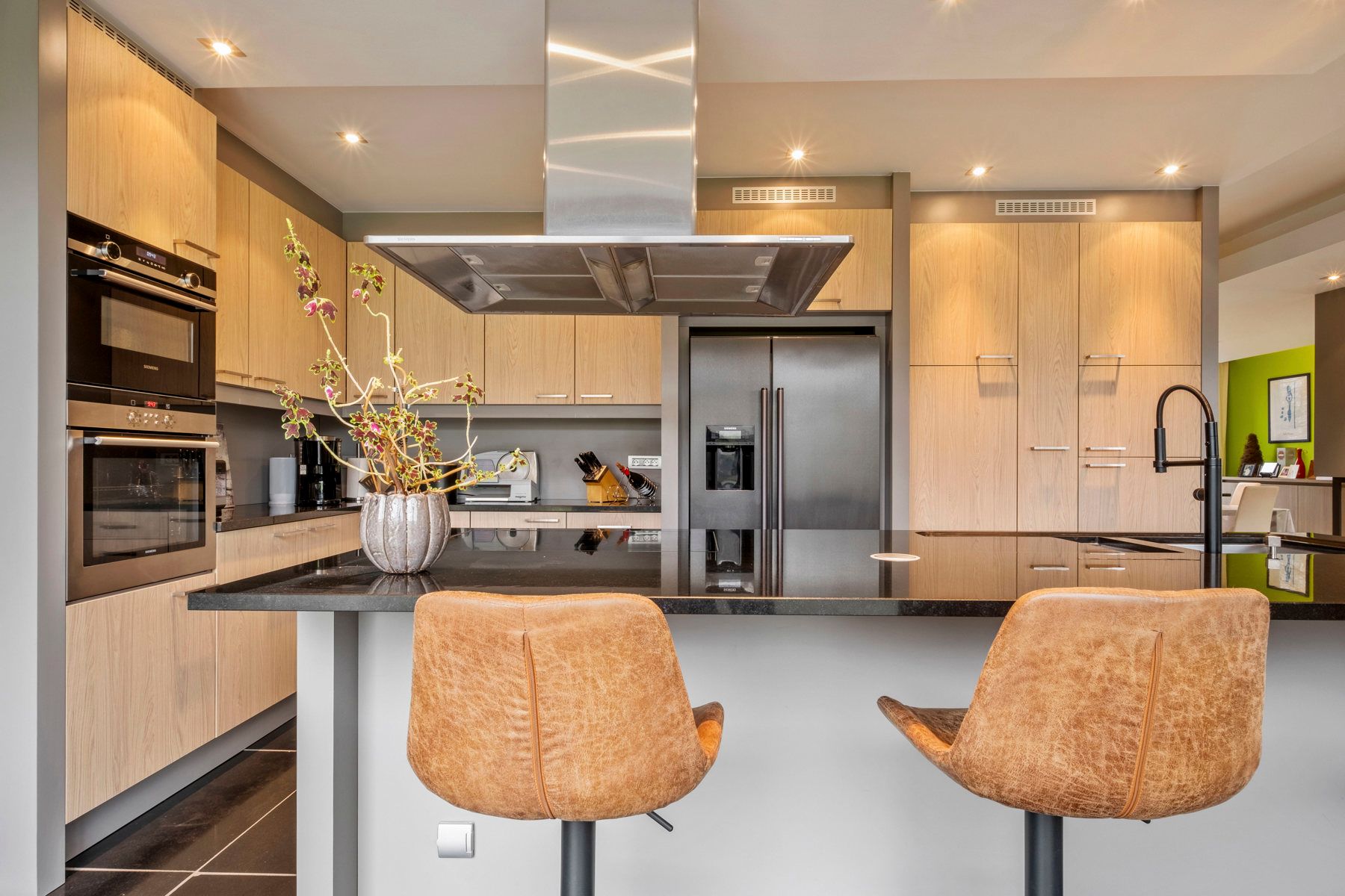 Ruime woning met loods in het industriepark te Oostende. foto 6