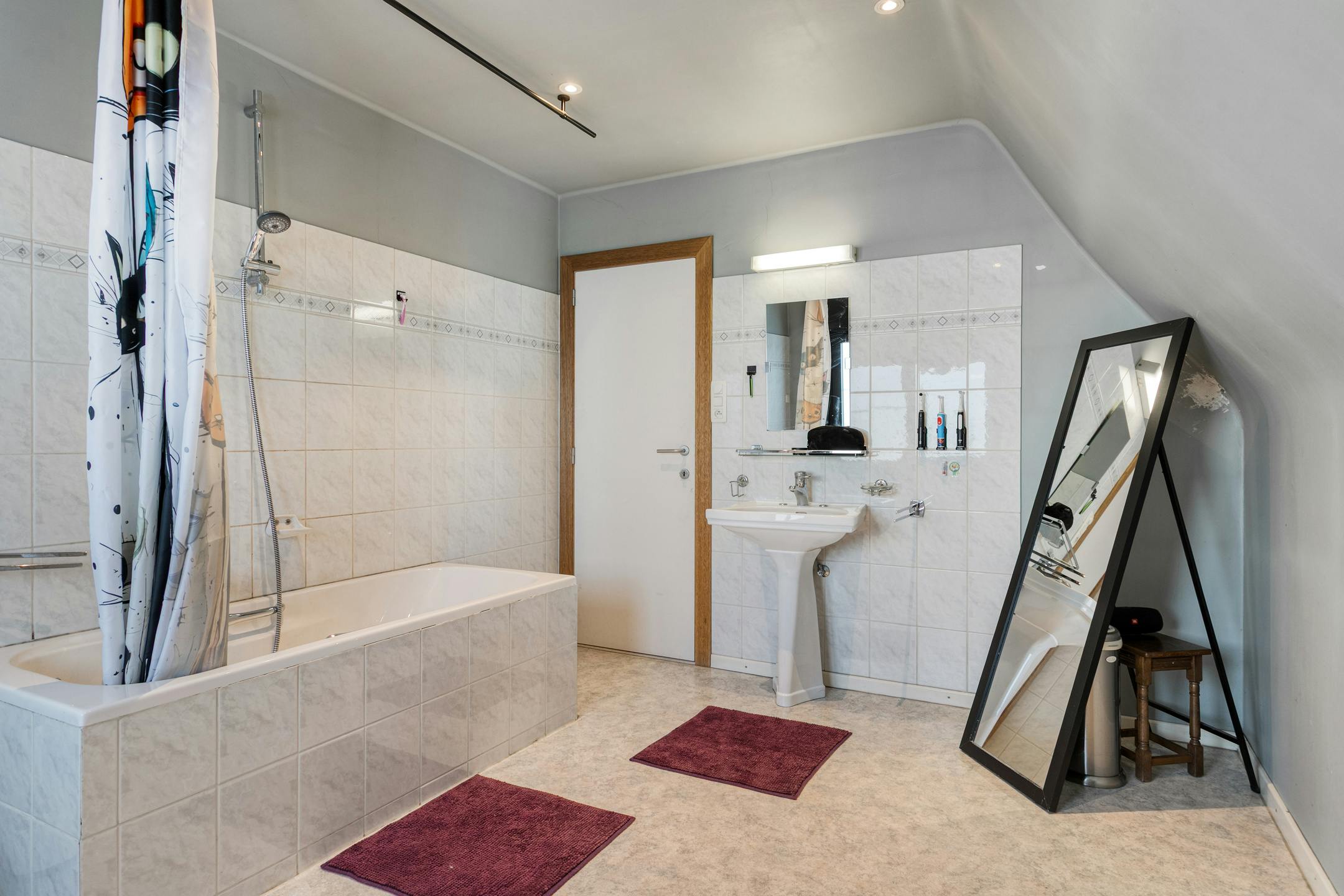 Huis met 4 slaapkamers, garage en zonnige tuin in Landegem foto 12