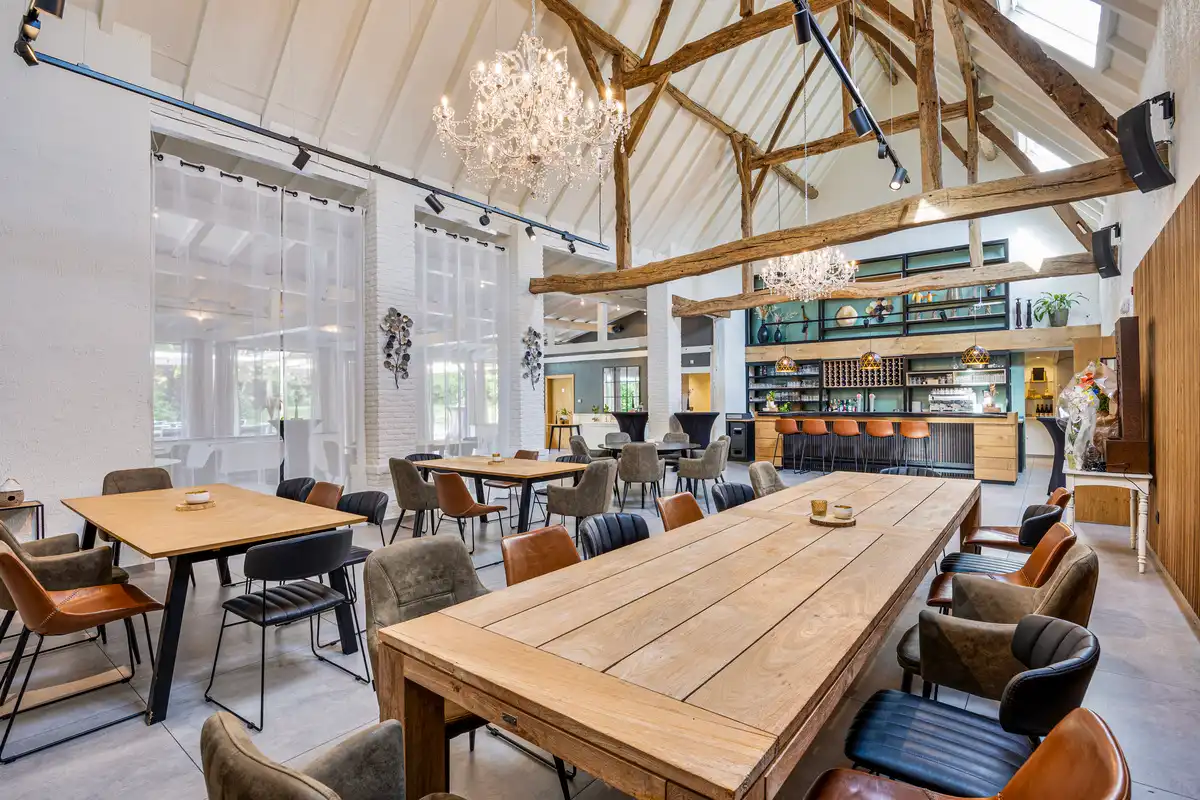 Exclusieve kans: Charmante vierkantshoeve te Diepenbeek – veelzijdige handelszaak met karakter foto 2