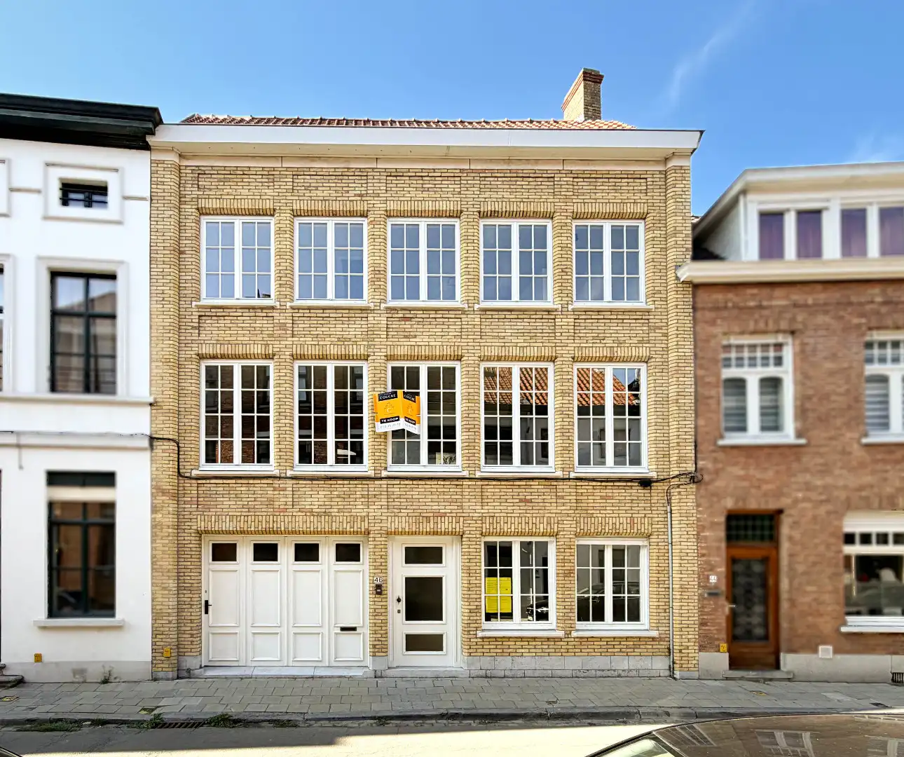 exclusief gerenoveerde herenwoning met garage, zonnige stadstuin en terrassen in het historische hart van Brugge foto 2