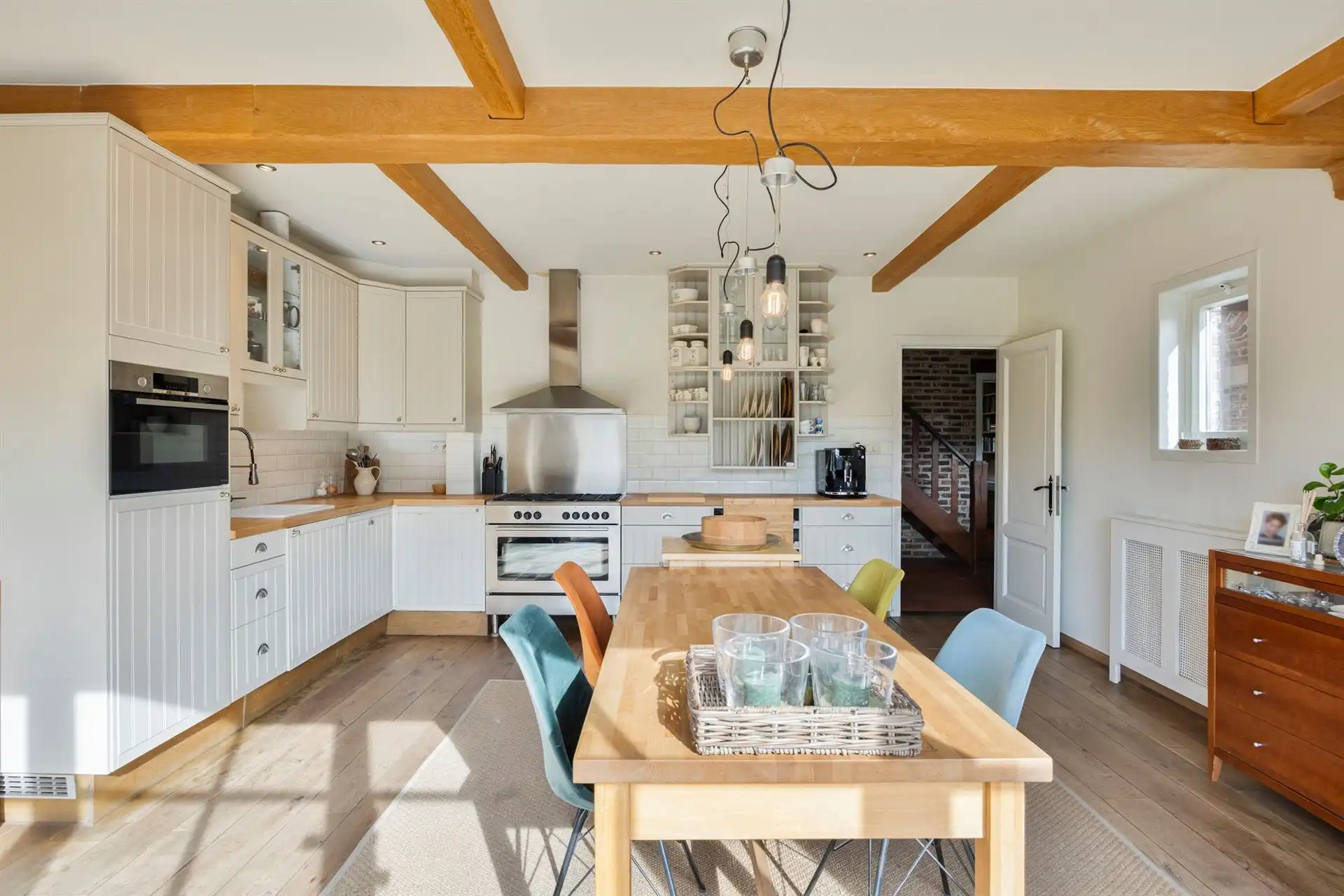 Instapklare woning met 3slpk's en bew. opp. van 220 m²! foto 8