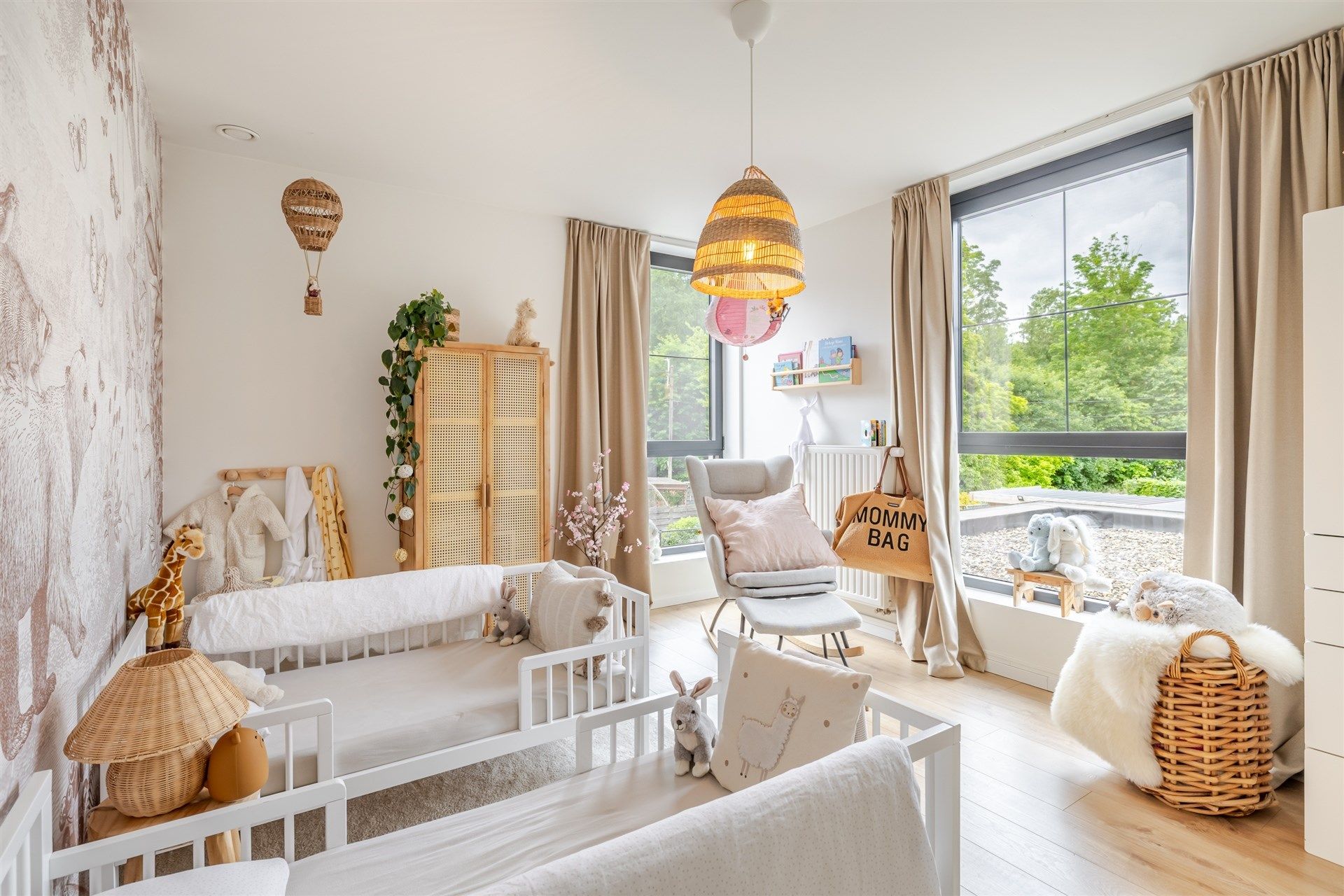 Subliem afgewerkte woning met tuin op topligging foto 17