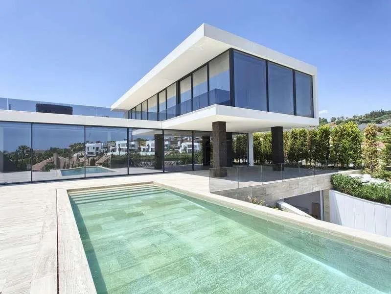 Moderne villa van topkwaliteit in de golfvallei van Nueva Andalucía foto 1