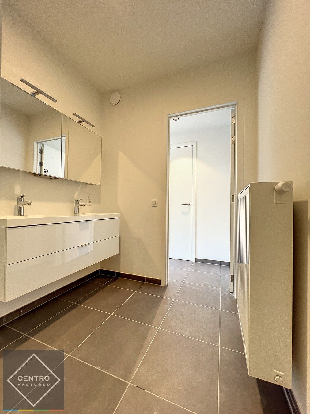 NB-appartement (103m²) met RUIM zonneterras (26m²) pal in het CENTRUM van Kortrijk ! Aankoop aan 6% BTW mogelijk! foto 24