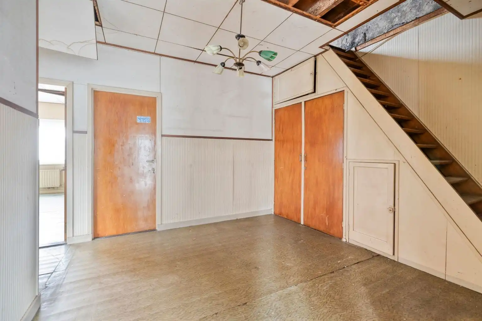 Karaktervol hoekpand met handelsruimte en ruime woning op een absolute topligging aan de Bosstraat in Maaseik.  foto 19