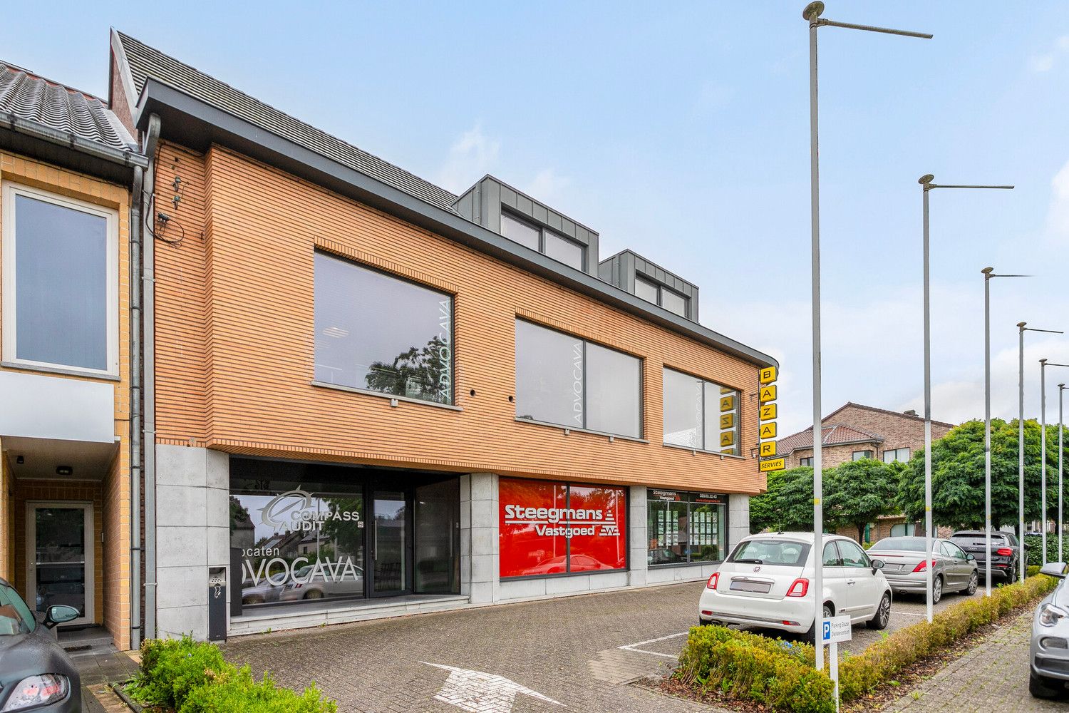 Te renoveren appartemtent met garage te koop! foto 3