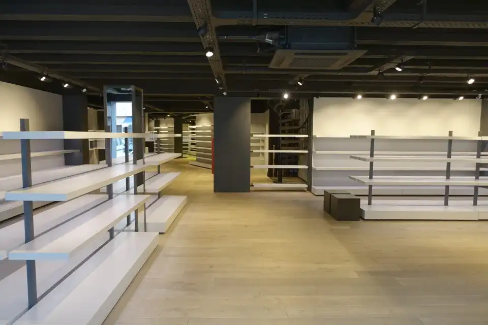 Ruime handelszaak (ca. 290m²) met grote visibiliteit foto 6