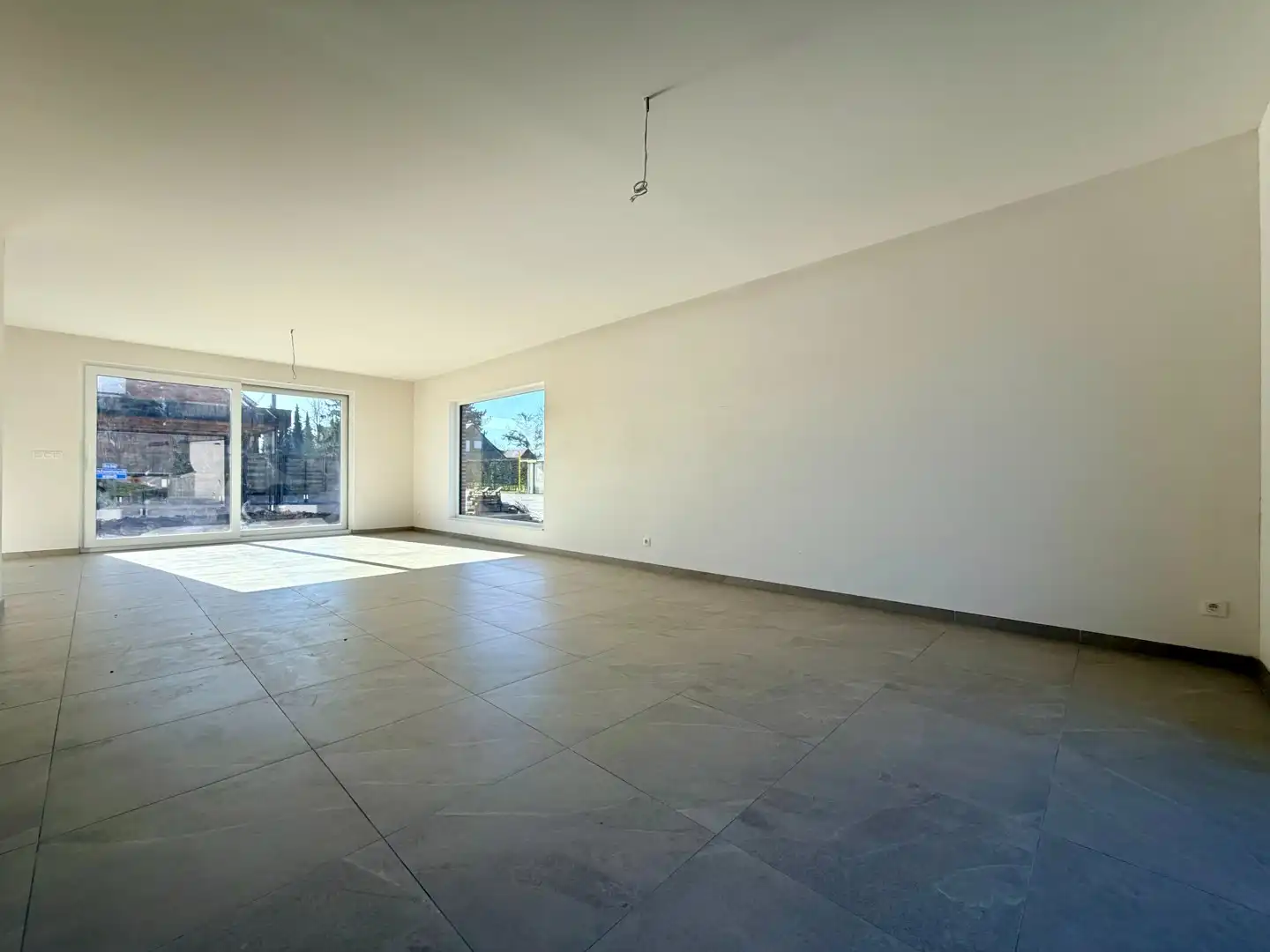 Uitzonderlijk ruime halfopen woning! foto 6