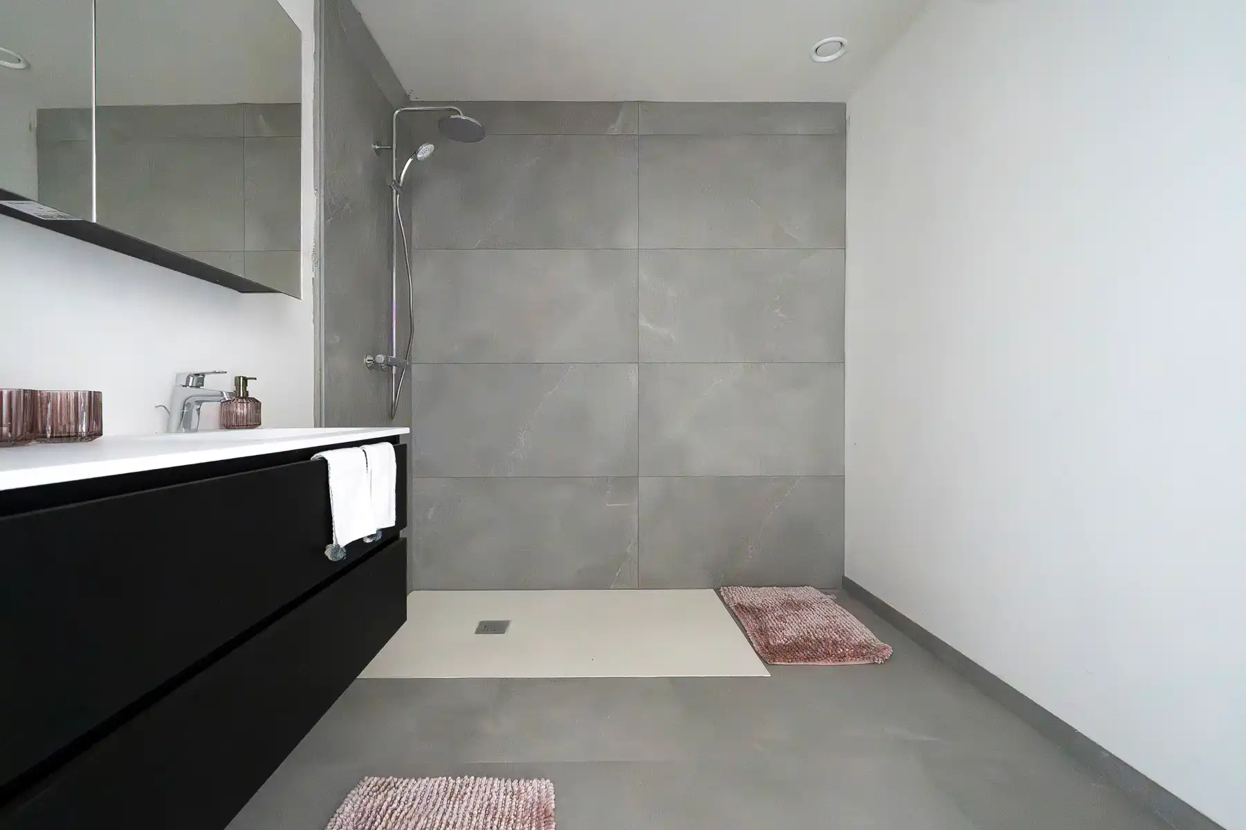 Instapklaar nieuwbouwappartement met groot terras foto 10